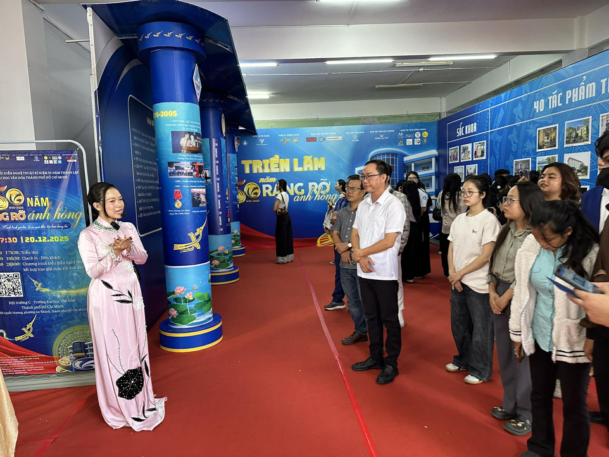 NSƯT đạo diễn L&ecirc; Cường x&uacute;c động trong sự kiện "50 năm rạng rỡ &aacute;nh hồng" - Ảnh 2.