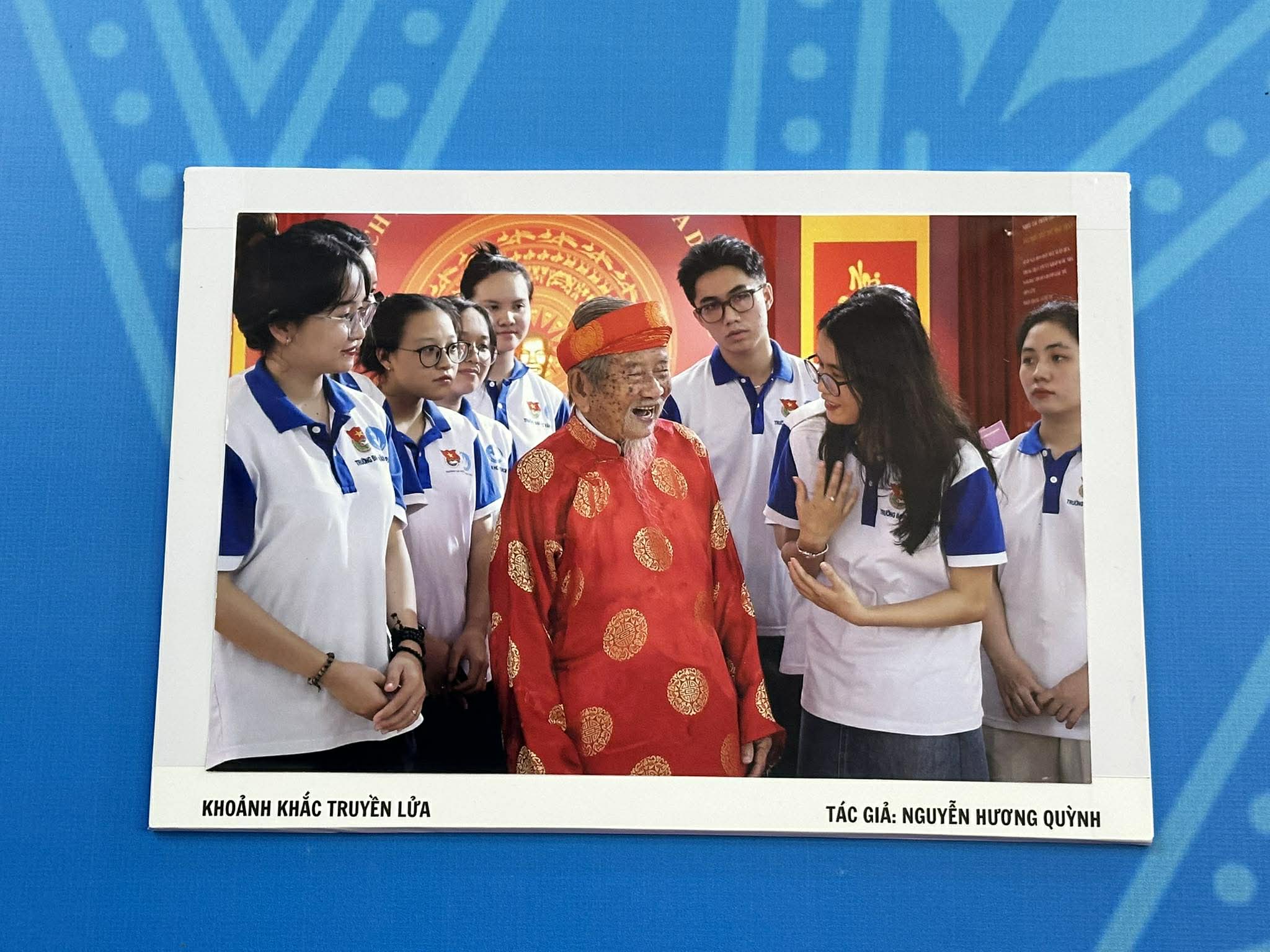 NSƯT đạo diễn L&ecirc; Cường x&uacute;c động trong sự kiện "50 năm rạng rỡ &aacute;nh hồng" - Ảnh 4.