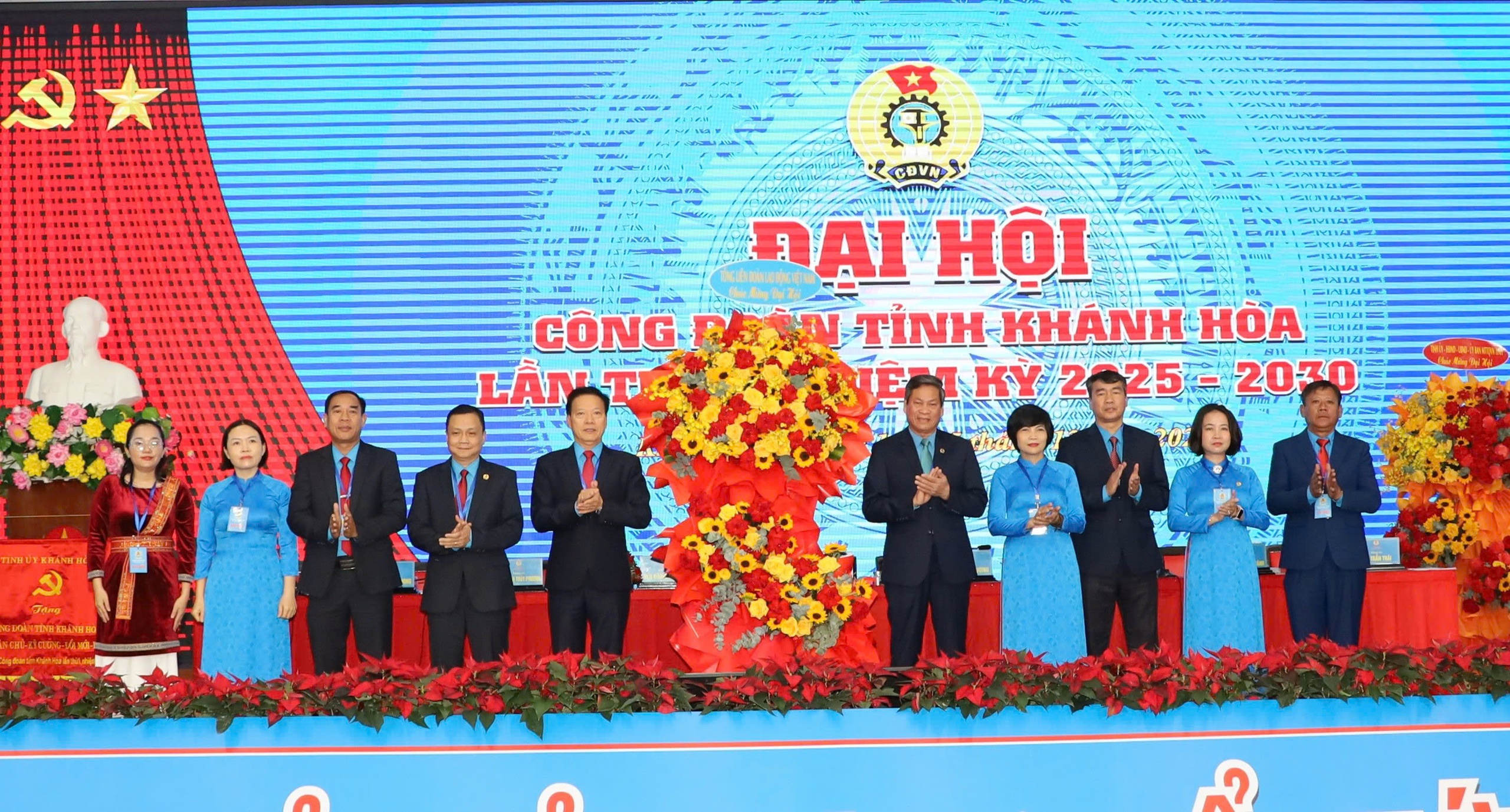 &Ocirc;ng Phan Thanh Li&ecirc;m giữ chức chủ tịch LĐLĐ Kh&aacute;nh Ho&agrave;  - Ảnh 4.