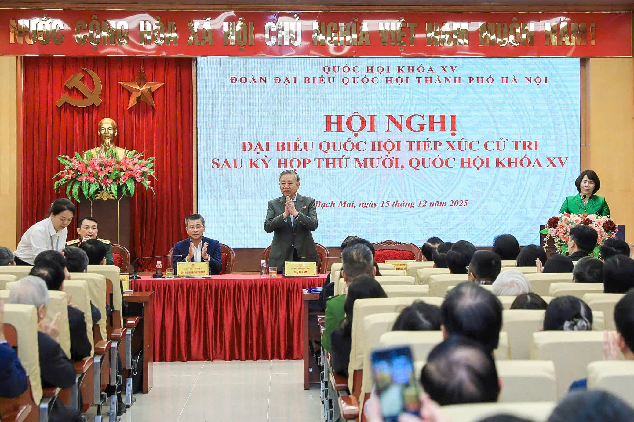 Tổng B&iacute; thư T&ocirc; L&acirc;m tiếp x&uacute;c cử tri H&agrave; Nội sau Kỳ họp thứ 10, Quốc hội kh&oacute;a XV - Ảnh 3.