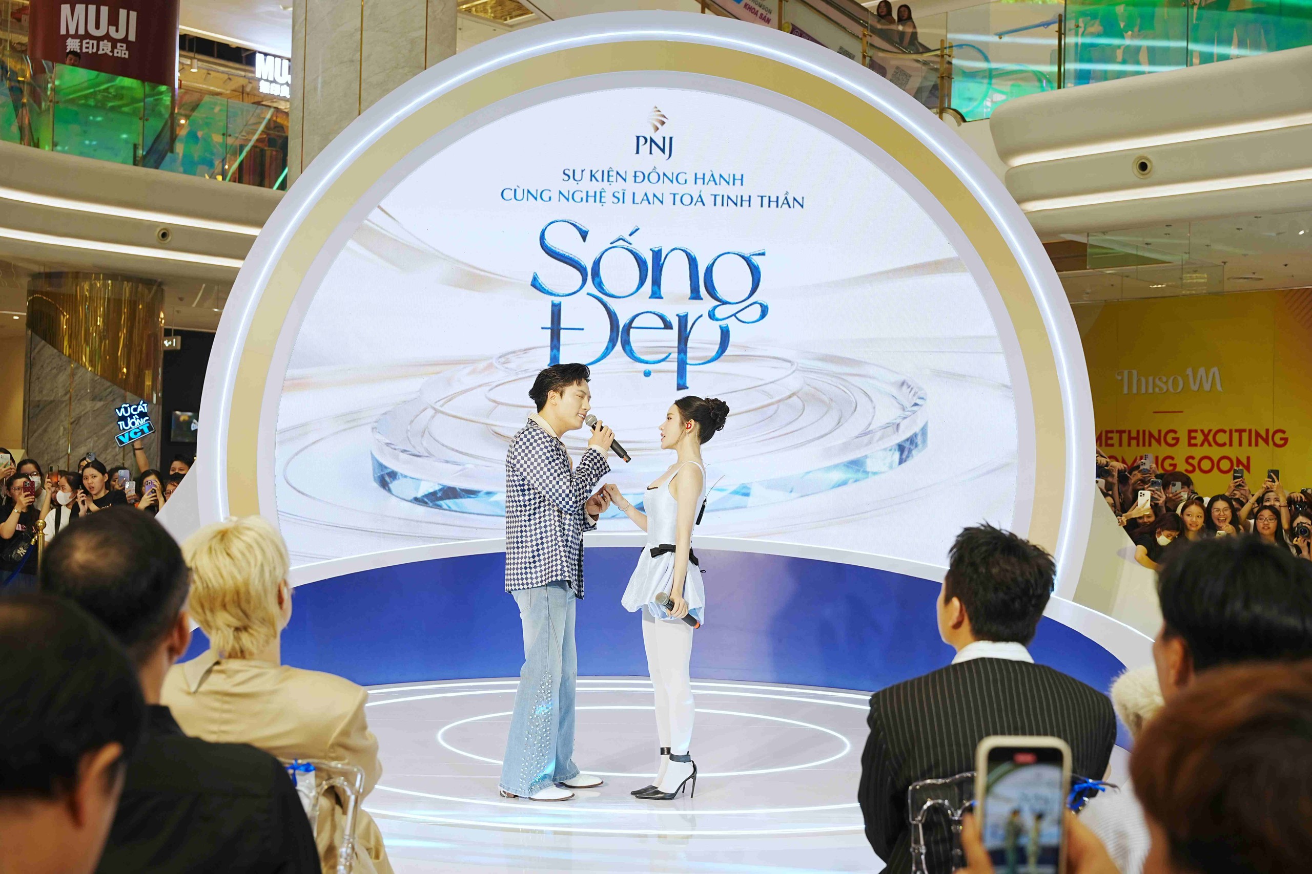 Anh T&uacute;, LyLy, Vũ C&aacute;t Tường chia sẻ g&oacute;c nh&igrave;n về "Sống đẹp"  - Ảnh 1.