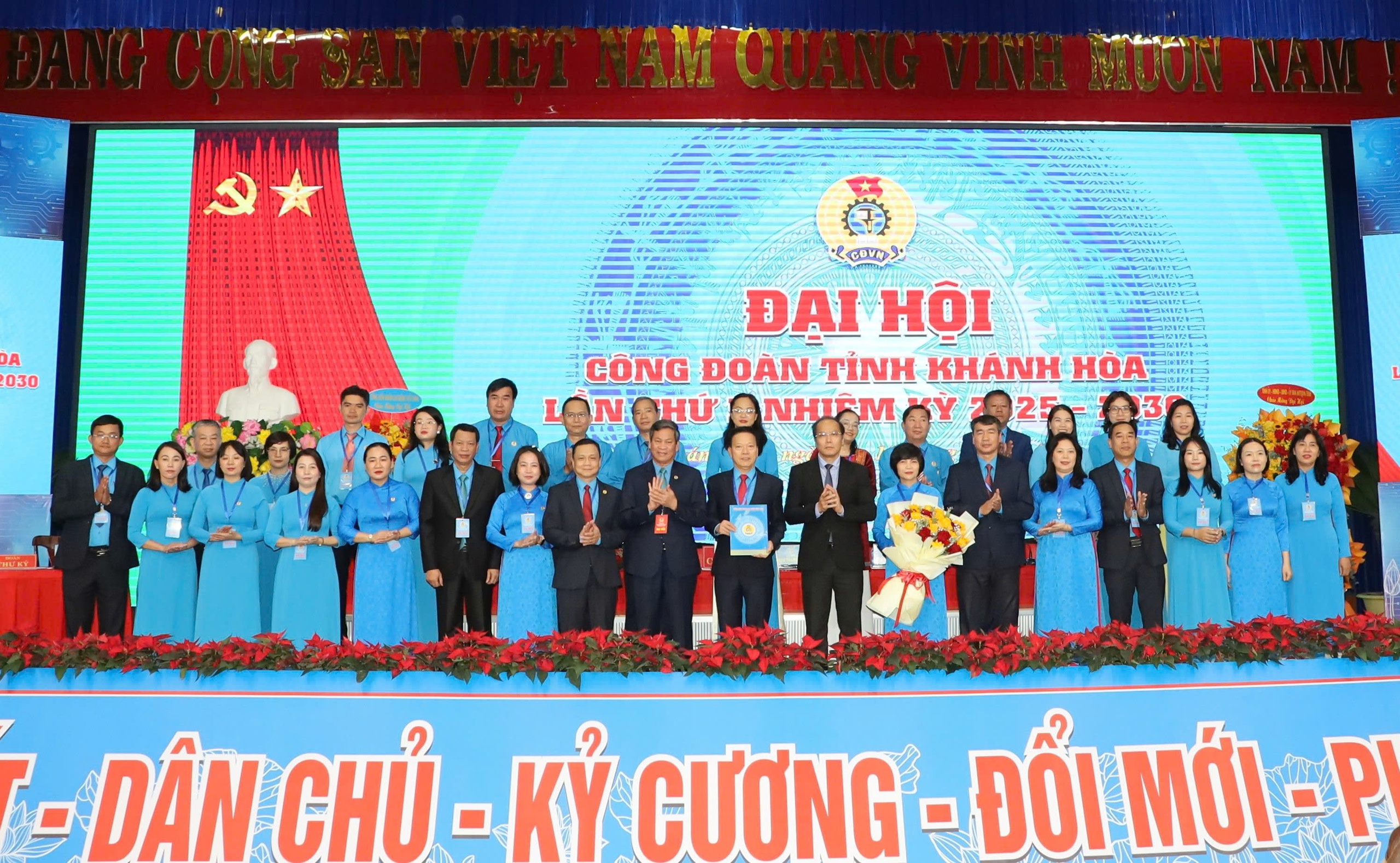 &Ocirc;ng Phan Thanh Li&ecirc;m giữ chức chủ tịch LĐLĐ Kh&aacute;nh Ho&agrave;  - Ảnh 7.