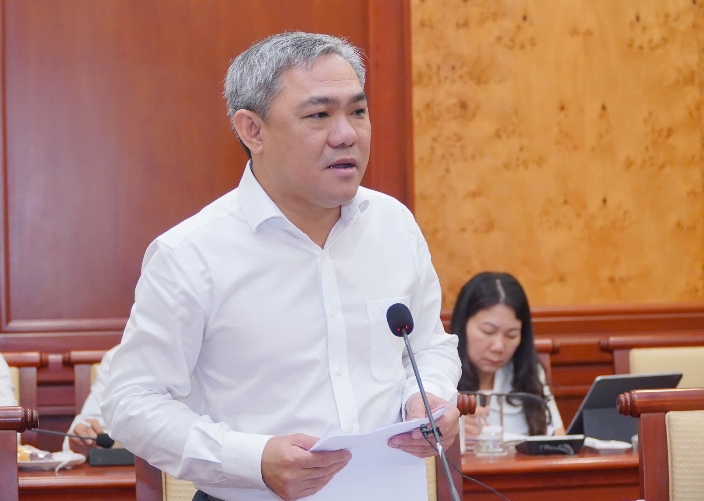 Bí thư Thành ủy TPHCM xúc động trước những việc rất nhỏ vì dân - Ảnh 3.