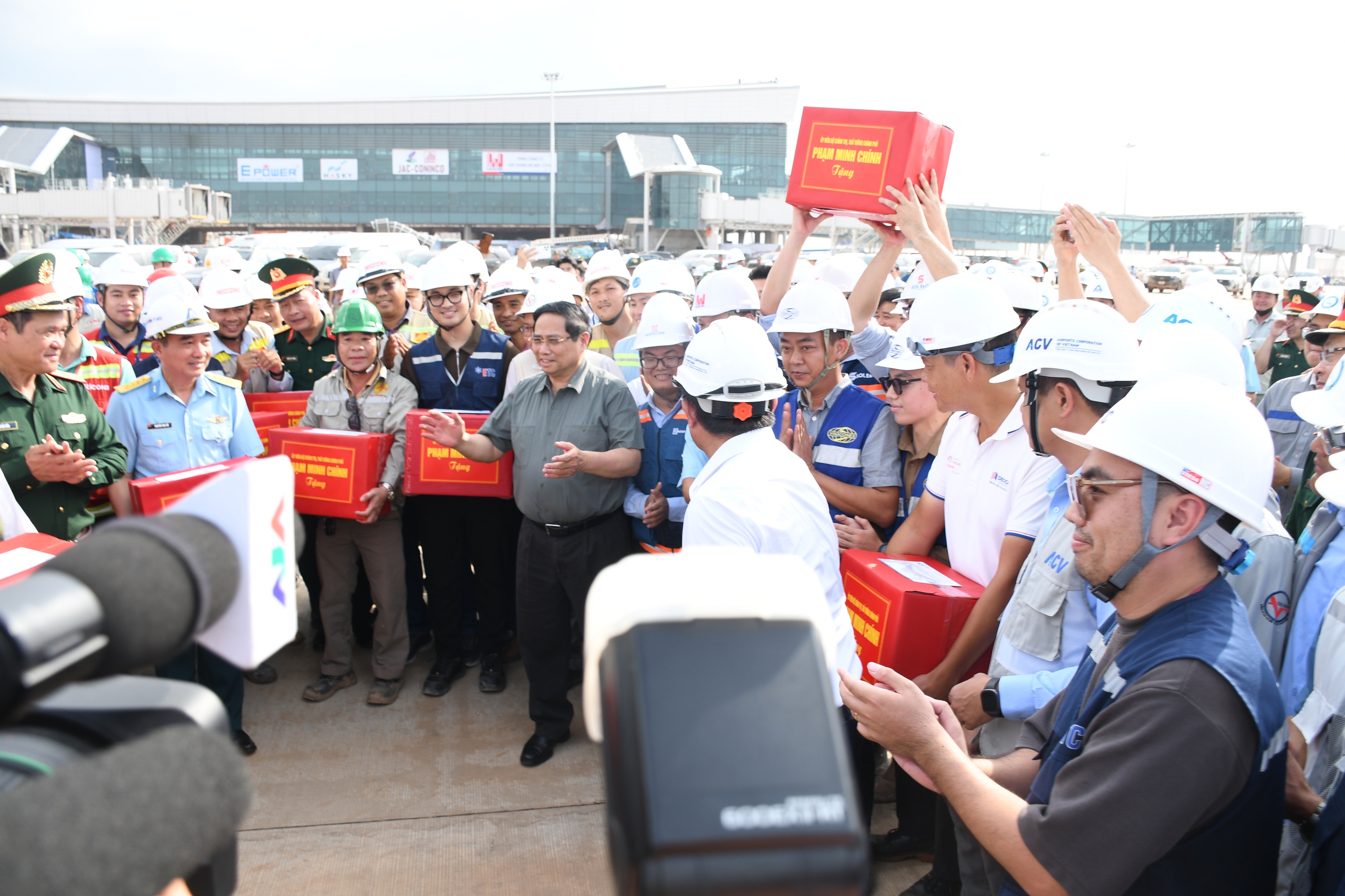 S&acirc;n bay Long Th&agrave;nh đ&oacute;n chuyến bay đầu ti&ecirc;n: Kh&aacute;nh th&agrave;nh si&ecirc;u dự &aacute;n 2023 - Ảnh 11.