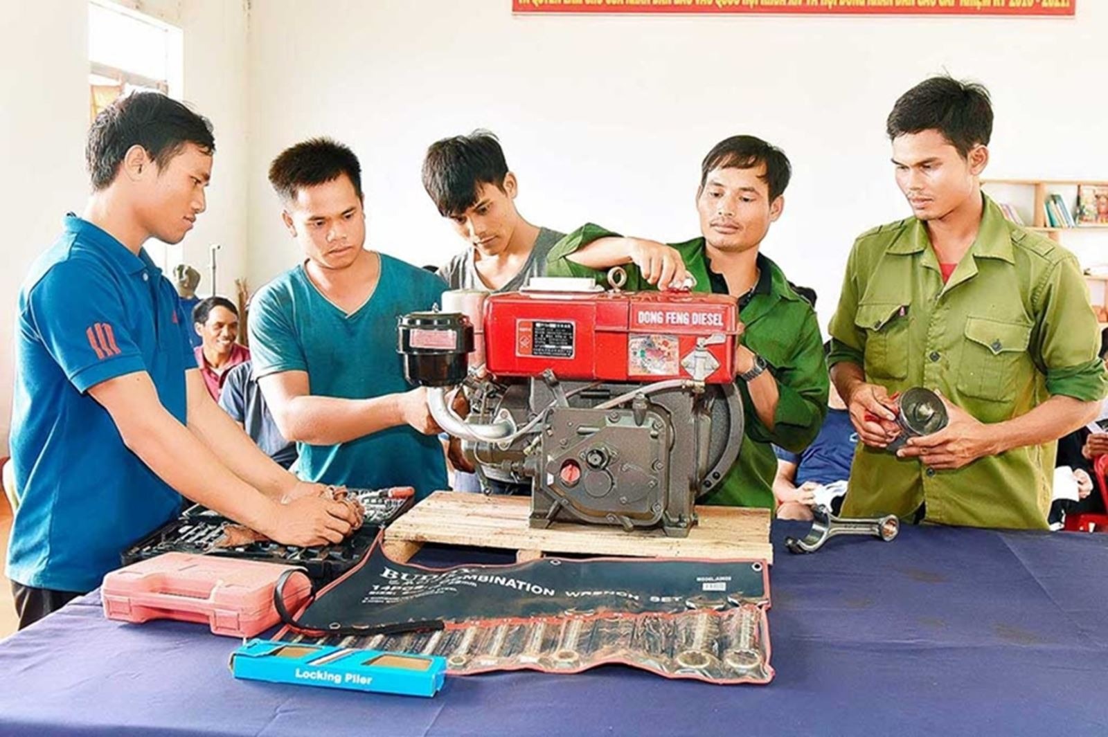 Học tập, nâng cao trình độ: Con đường thoát nghèo bền vững - Ảnh 1.