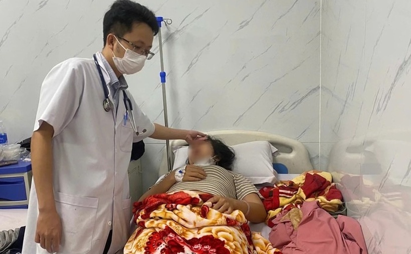 Truy xuất nguồn gốc vụ nhiều người nhập viện sau ăn bánh mì - Ảnh 1.