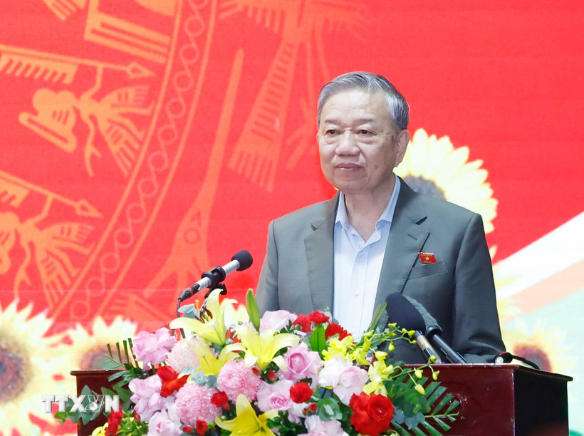 Tổng Bí thư Tô Lâm tiếp xúc cử tri tỉnh Hưng Yên lắng nghe ý kiến cử tri - Ảnh 1.