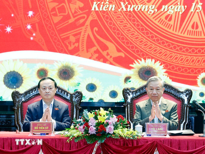 Tổng Bí thư Tô Lâm tiếp xúc cử tri tỉnh Hưng Yên lắng nghe ý kiến cử tri - Ảnh 3.