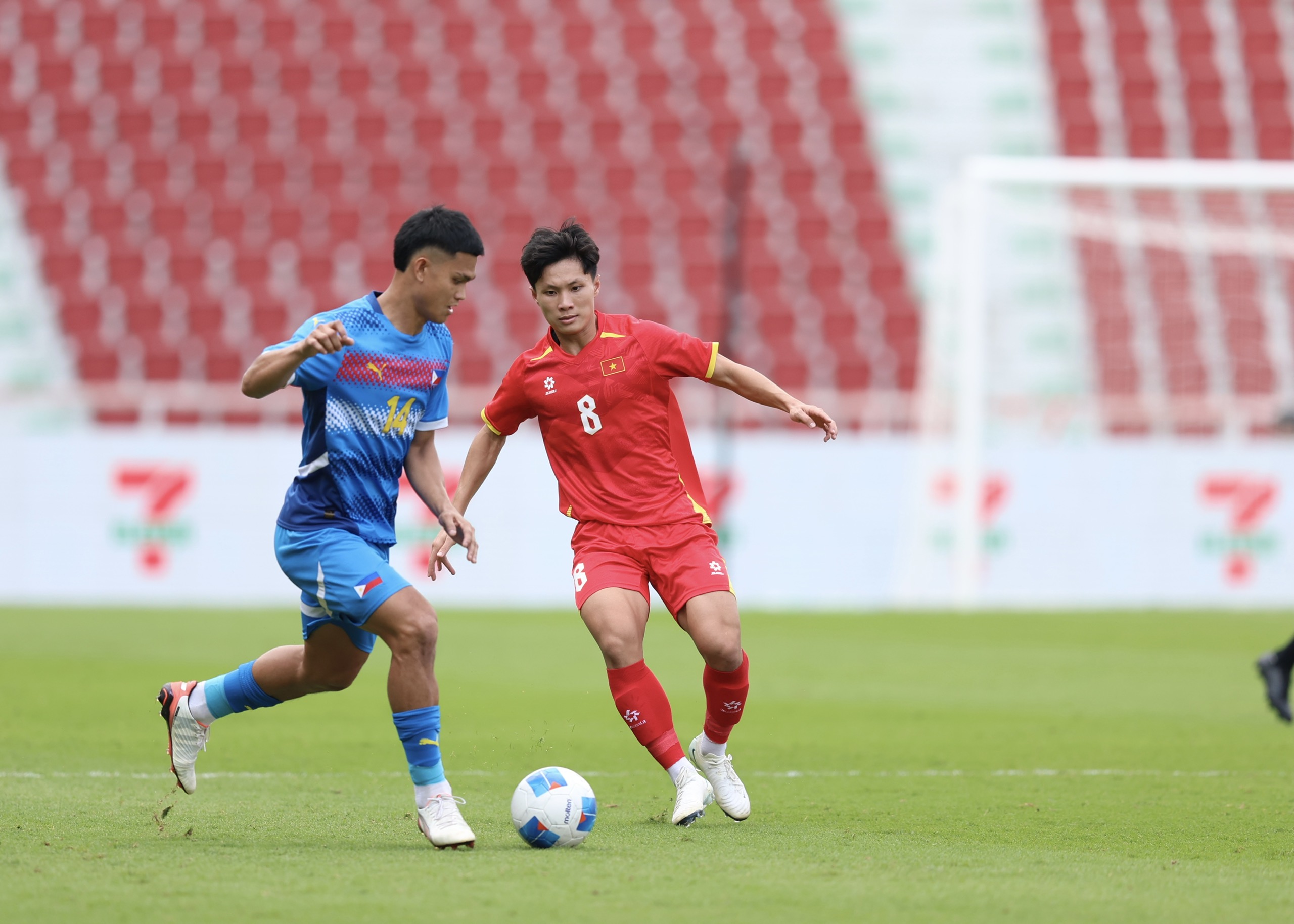 X&aacute;c định hai đội v&agrave;o chung kết b&oacute;ng đ&aacute; nam SEA Games 33 - Ảnh 1.