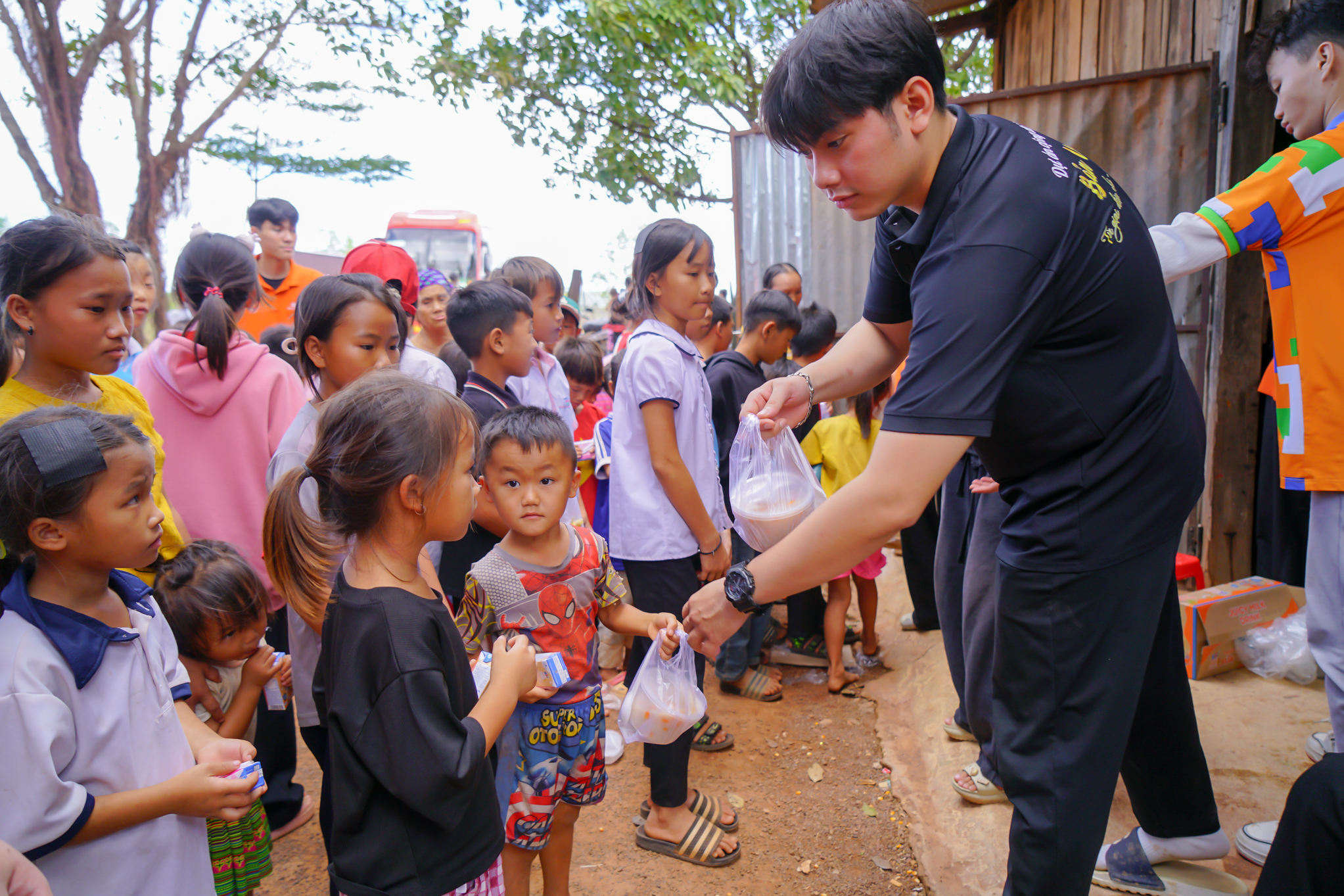L&aacute; thư x&uacute;c động của học sinh v&ugrave;ng cao gửi đến "&aacute;o cam"  - Ảnh 8.