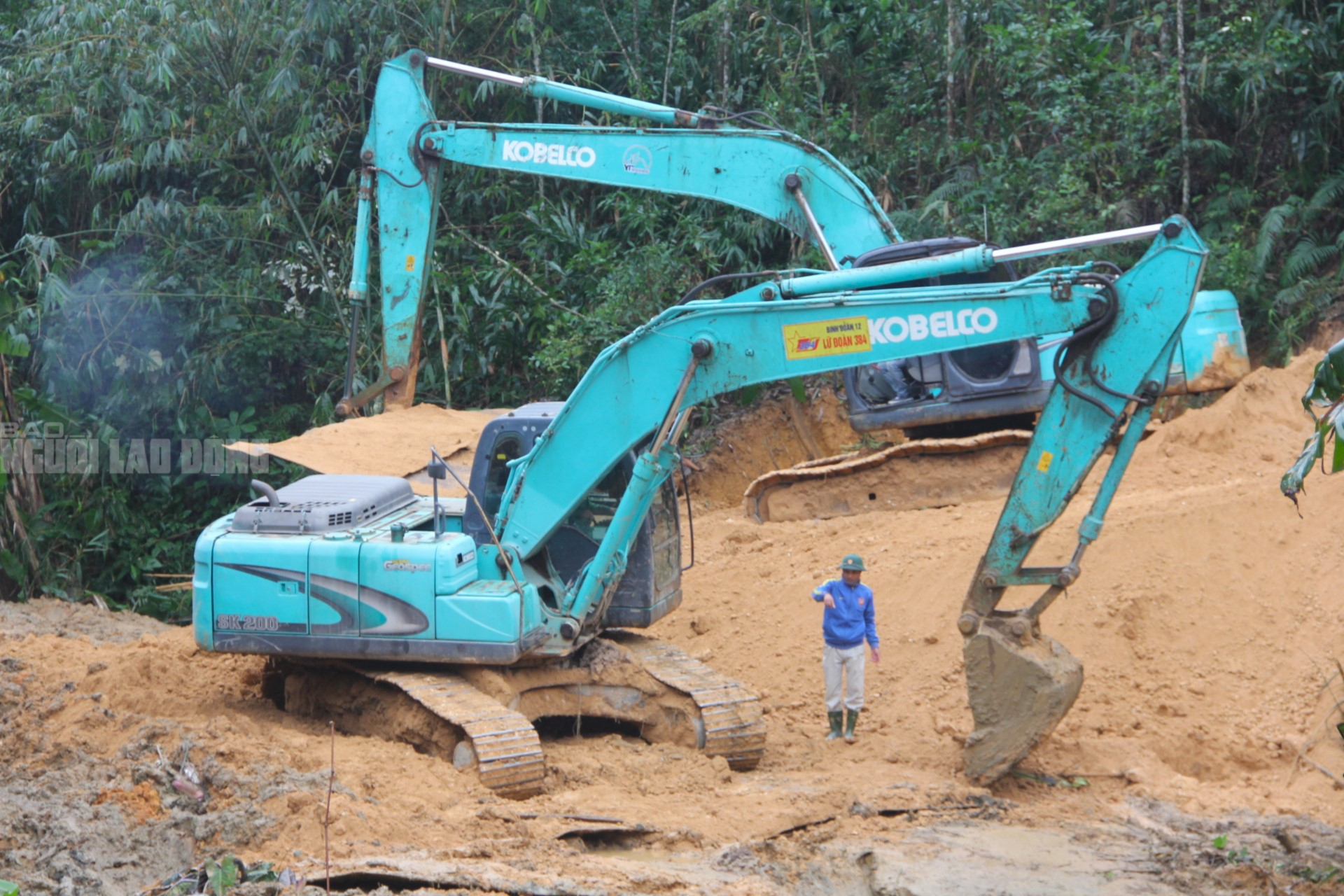 C&ocirc;ng tr&igrave;nh chống sụt trượt Khe Sanh khẩn trương triển khai giữa Sương m&ugrave; d&agrave;y đặc - Ảnh 3.