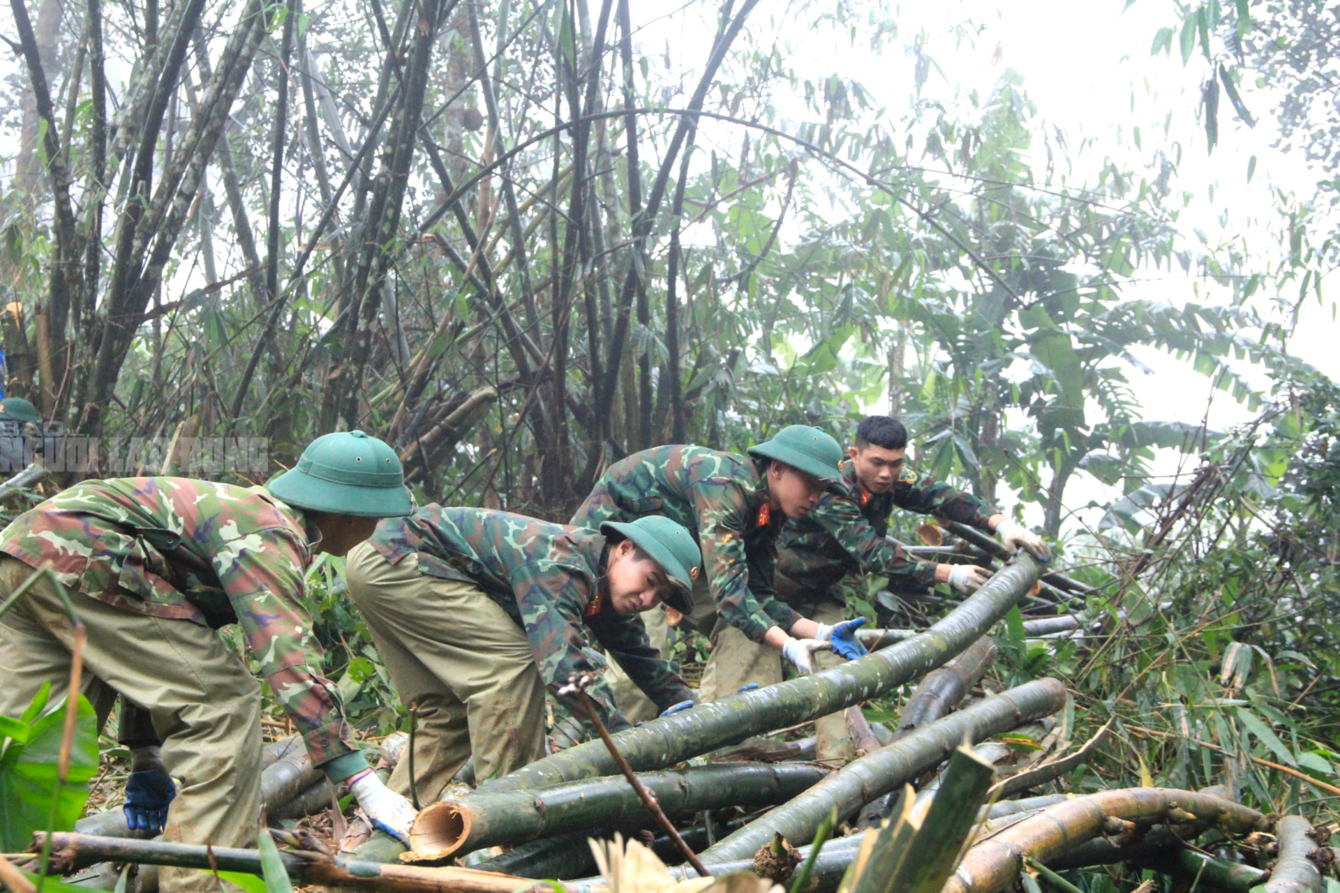 C&ocirc;ng tr&igrave;nh chống sụt trượt Khe Sanh khẩn trương triển khai giữa Sương m&ugrave; d&agrave;y đặc - Ảnh 9.