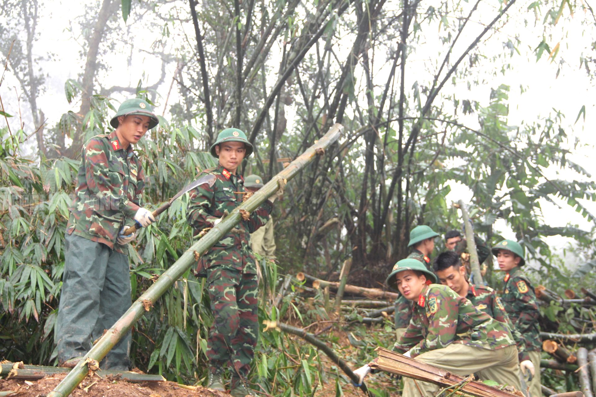 C&ocirc;ng tr&igrave;nh chống sụt trượt Khe Sanh khẩn trương triển khai giữa Sương m&ugrave; d&agrave;y đặc - Ảnh 10.