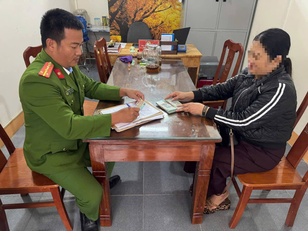 Nam thanh ni&ecirc;n ở Quảng Trị trả lại 100 triệu đồng chuyển nhầm qua t&agrave;i khoản - Ảnh 1.