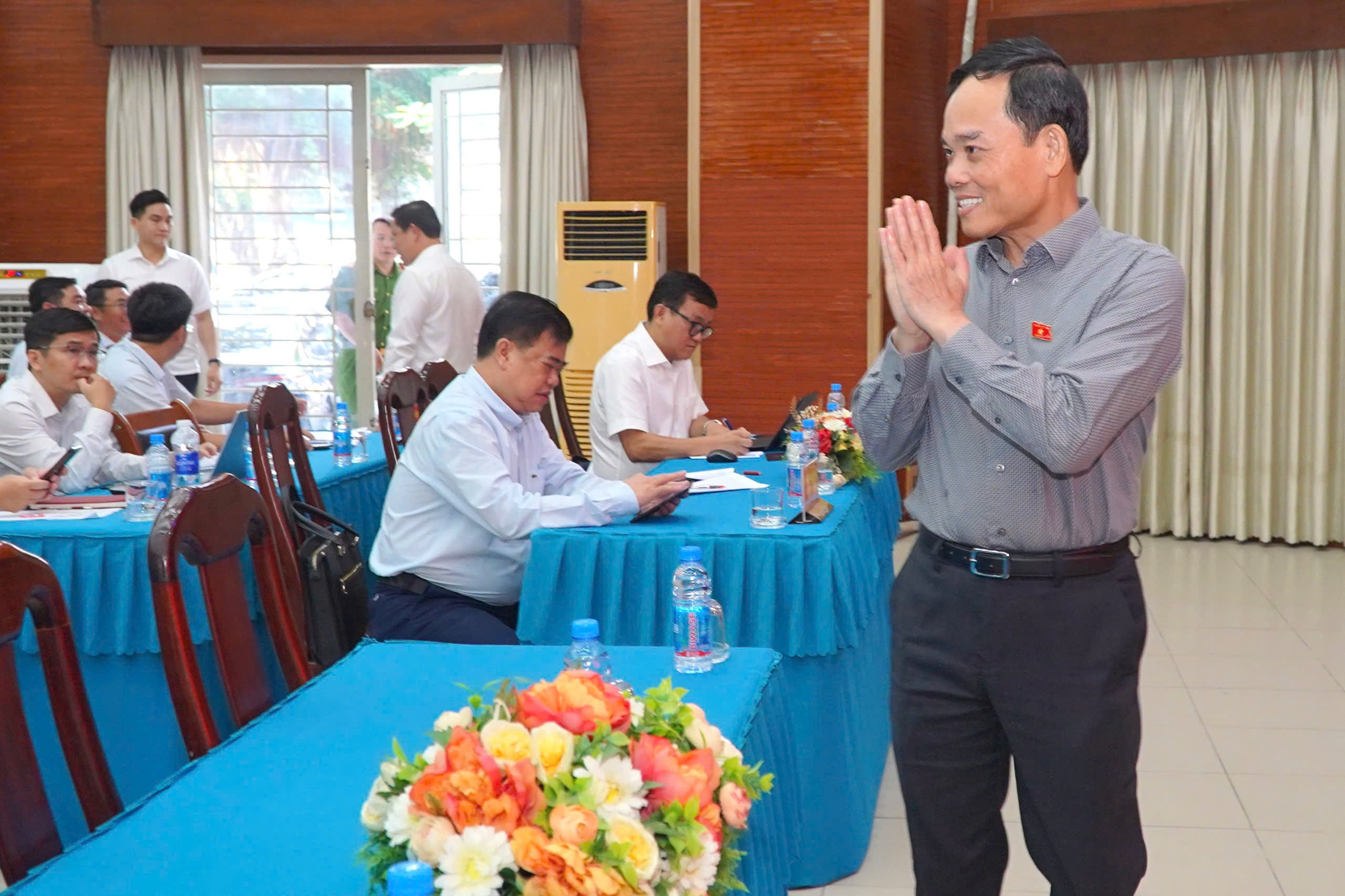 B&iacute; thư Th&agrave;nh ủy TPHCM tiếp x&uacute;c cử tri khu vực B&igrave;nh Dương cũ - Ảnh 2.