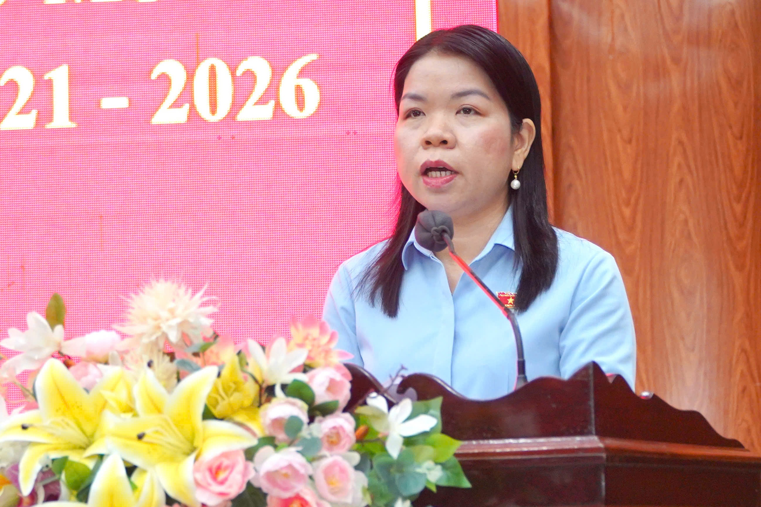 B&iacute; thư Th&agrave;nh ủy TPHCM tiếp x&uacute;c cử tri khu vực B&igrave;nh Dương cũ - Ảnh 4.