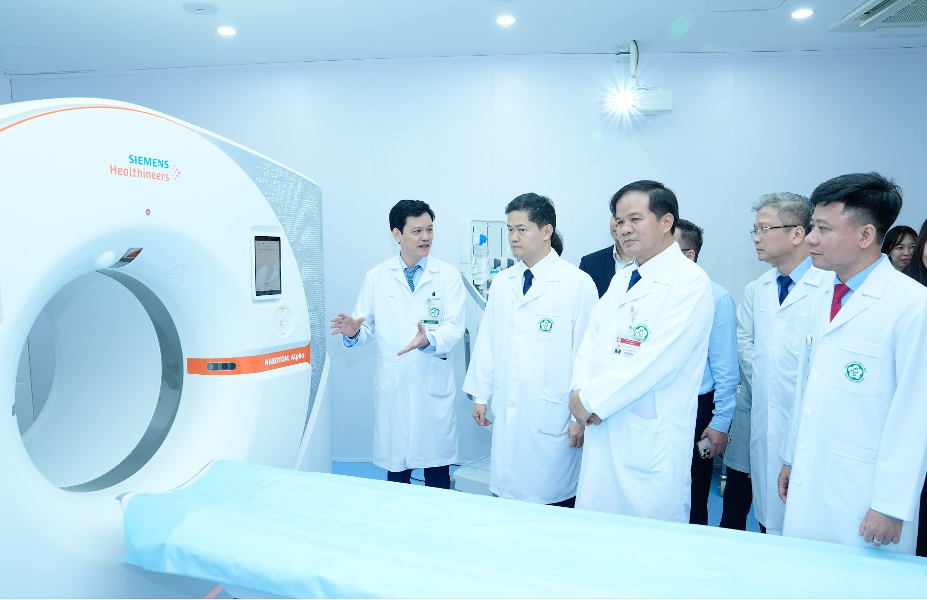 Bệnh viện c&ocirc;ng lập đầu ti&ecirc;n tại Việt Nam vận h&agrave;nh thiết bị y tế hiện đại - Ảnh 2.