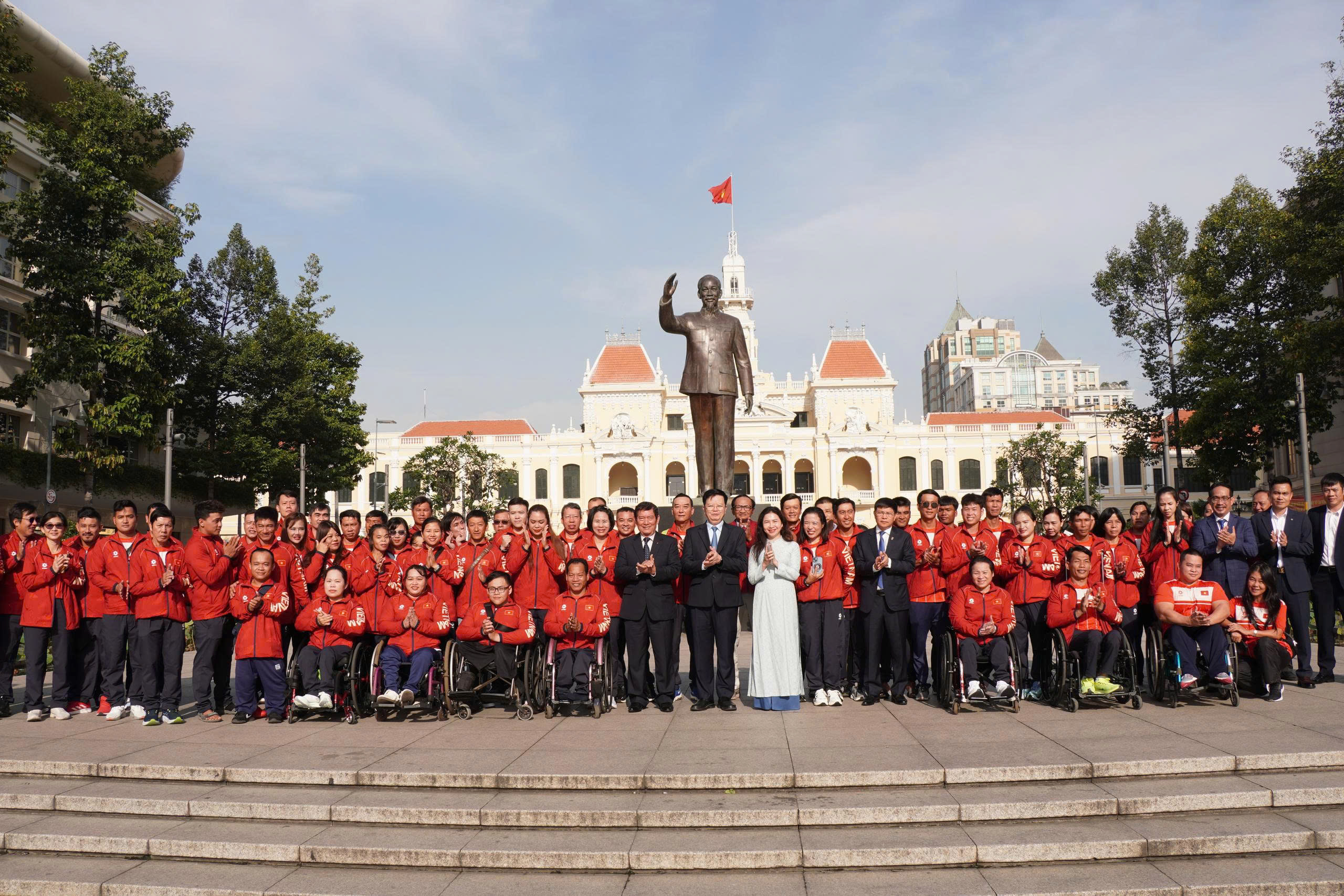Đo&agrave;n thể thao người khuyết tật Việt Nam xuất qu&acirc;n dự ASEAN Paragames 13 - Ảnh 1.