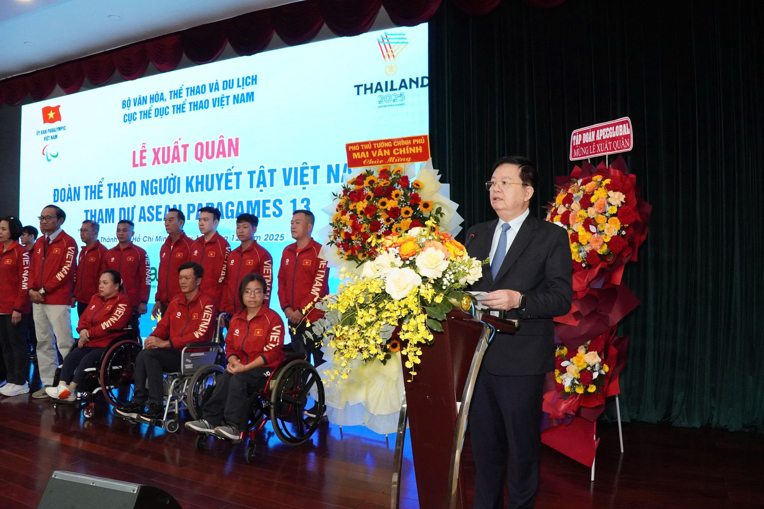 Đo&agrave;n thể thao người khuyết tật Việt Nam xuất qu&acirc;n dự ASEAN Paragames 13 - Ảnh 3.