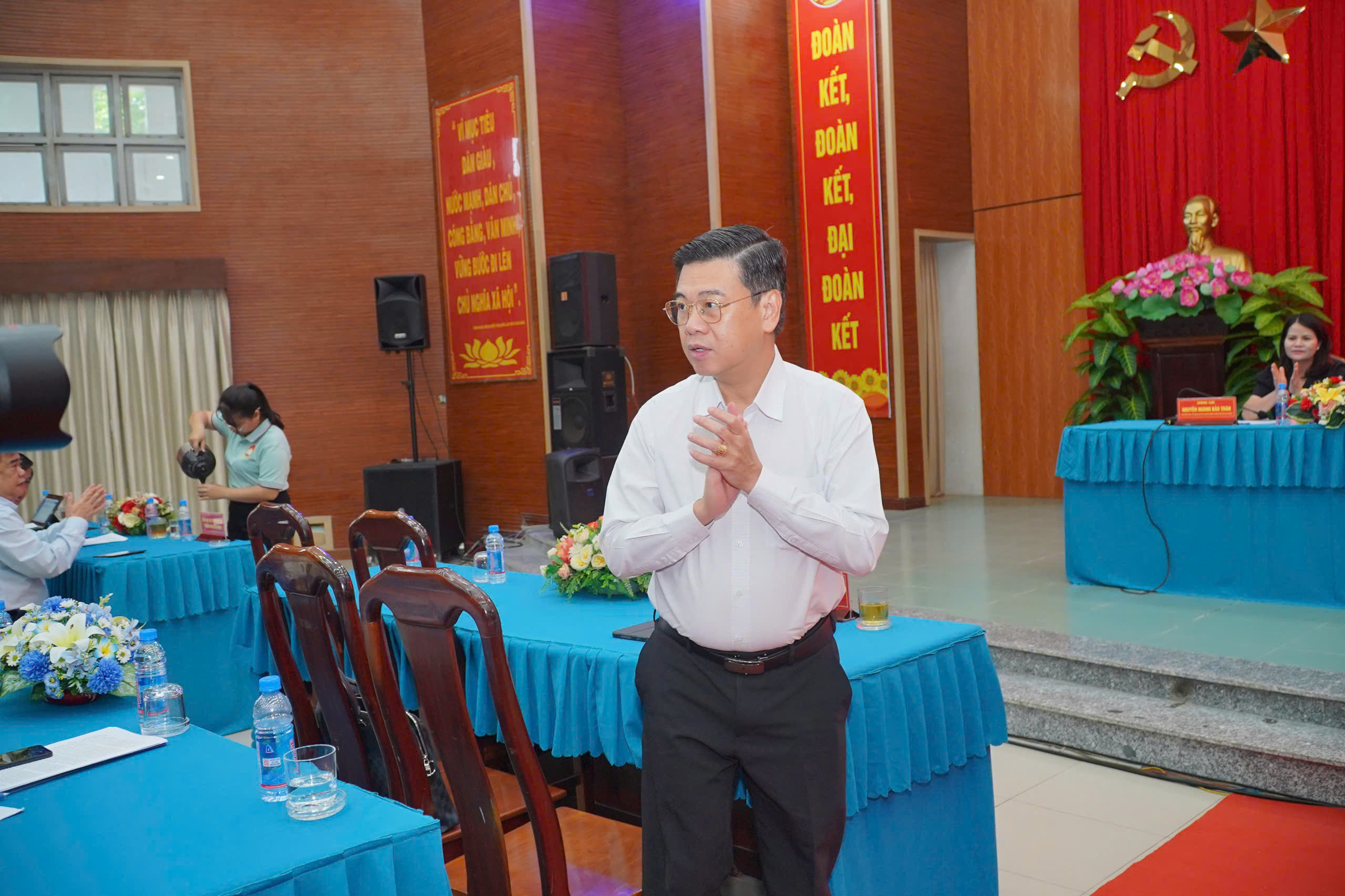 B&iacute; thư Th&agrave;nh ủy TPHCM tiếp x&uacute;c cử tri khu vực B&igrave;nh Dương cũ - Ảnh 5.