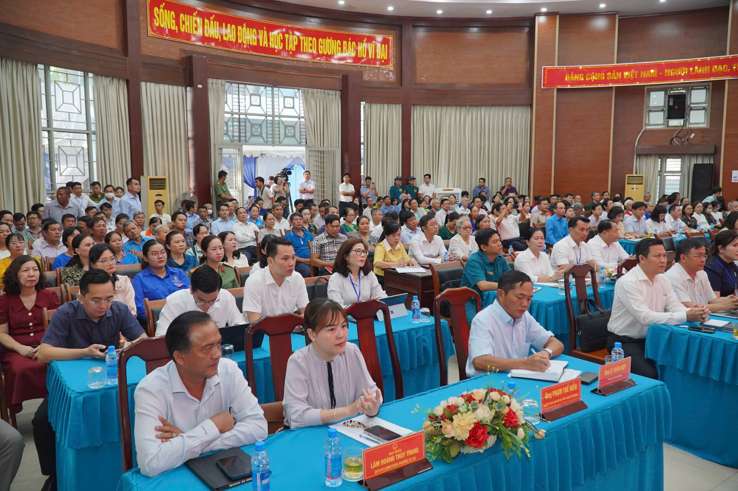 B&iacute; thư Th&agrave;nh ủy TPHCM tiếp x&uacute;c cử tri khu vực B&igrave;nh Dương cũ - Ảnh 7.