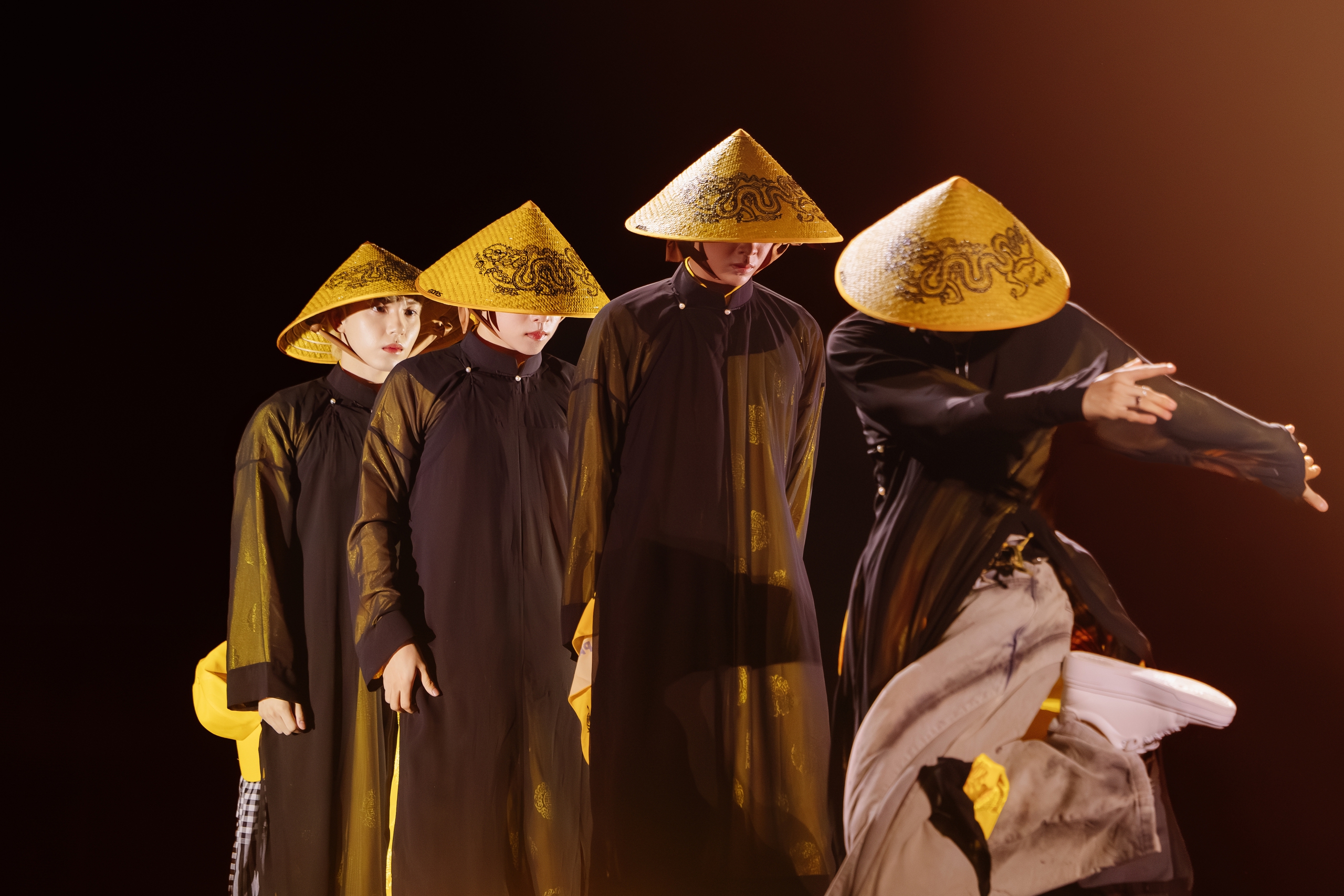Sony Music r&oacute;t vốn: Bệ ph&oacute;ng quốc tế triệu đ&ocirc; cho d&agrave;n idol T&acirc;n binh to&agrave;n năng - Ảnh 1.