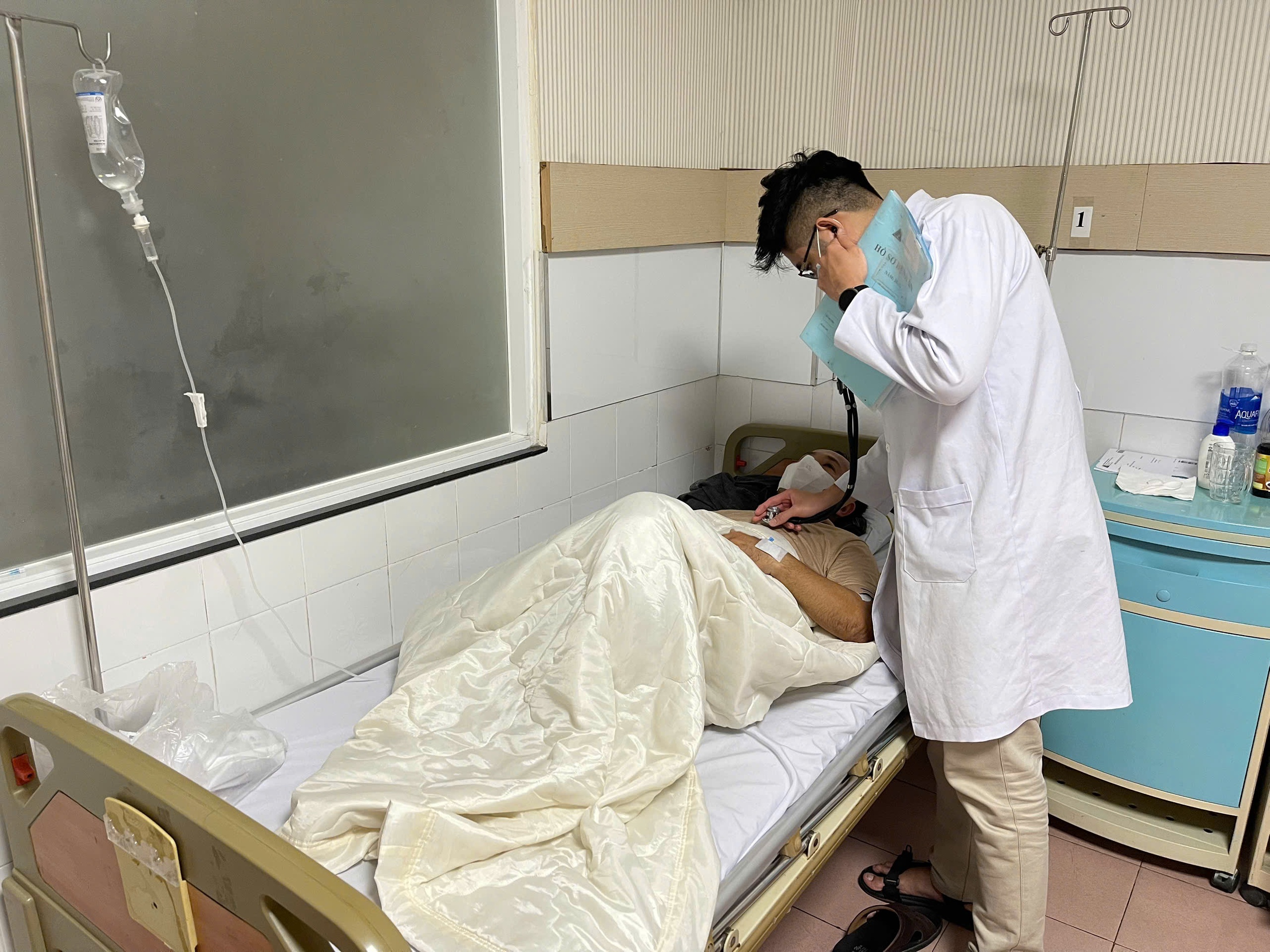 Bộ Y tế y&ecirc;u cầu khẩn trương điều tra vụ nghi ngộ độc b&aacute;nh m&igrave; tại Phan Thiết - Ảnh 1.