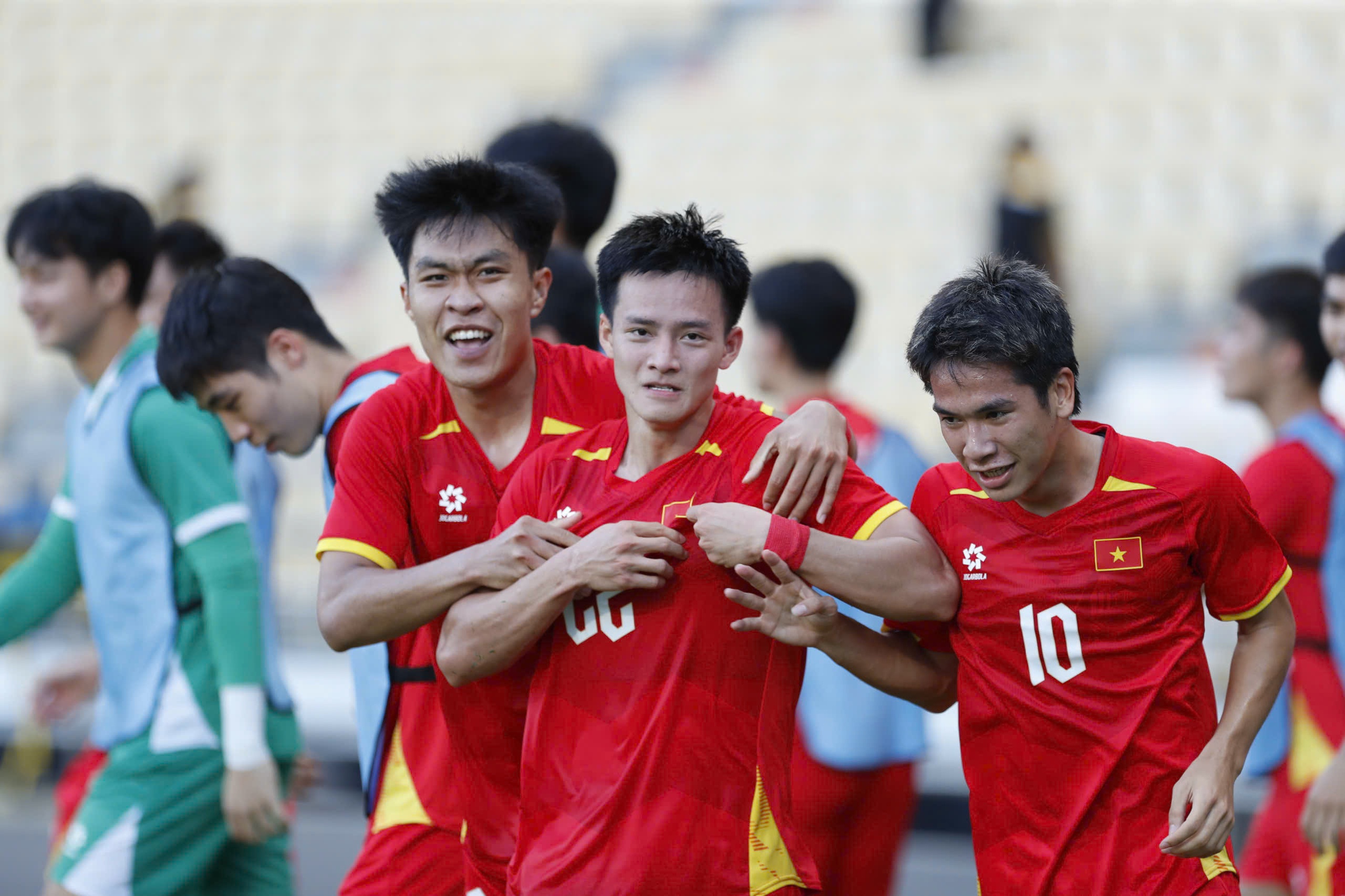 Lê Văn Thuận xứng danh "Neymar" Việt Nam - Ảnh 4.