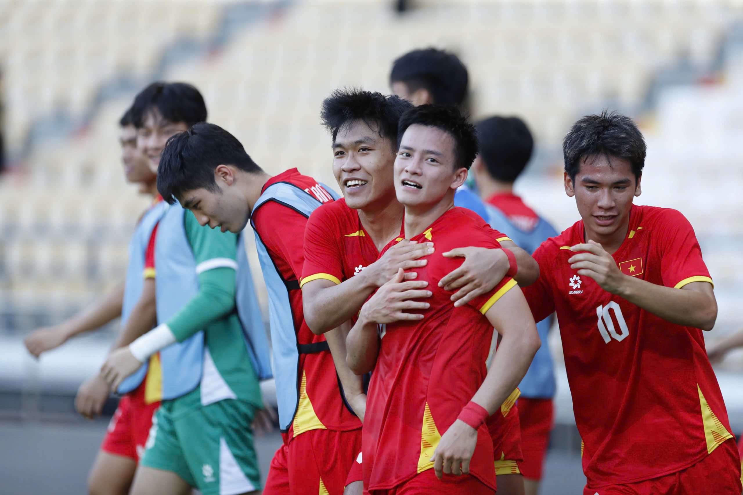Tiền đạo Nguyễn Thanh Nh&agrave;n v&agrave; b&agrave;n thắng đầu ti&ecirc;n ở SEA Games 33 - Ảnh 1.
