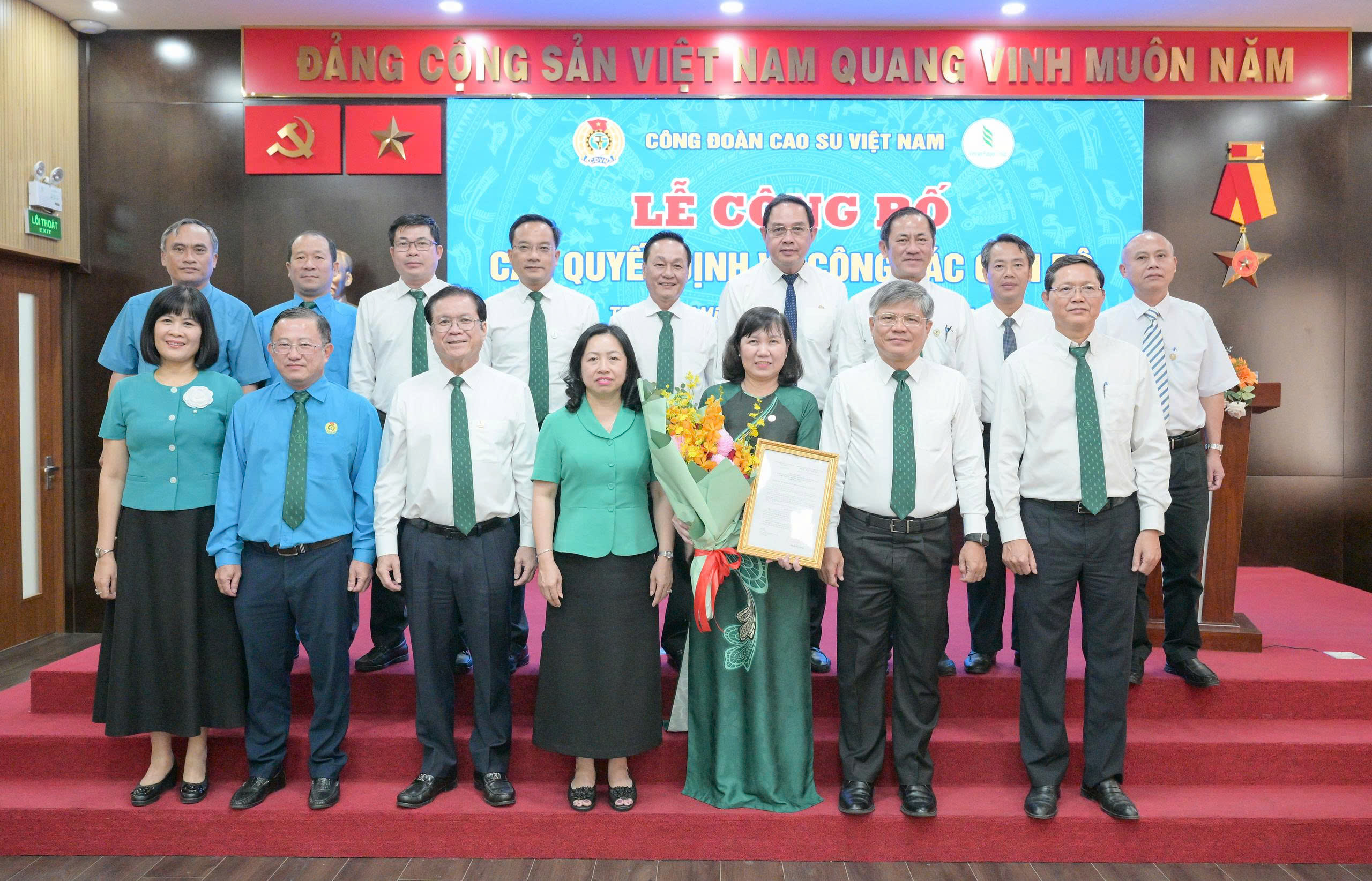 B&agrave; Huỳnh Thị Cẩm Hồng l&agrave;m Chủ tịch C&ocirc;ng đo&agrave;n Cao su Việt Nam - Ảnh 1.