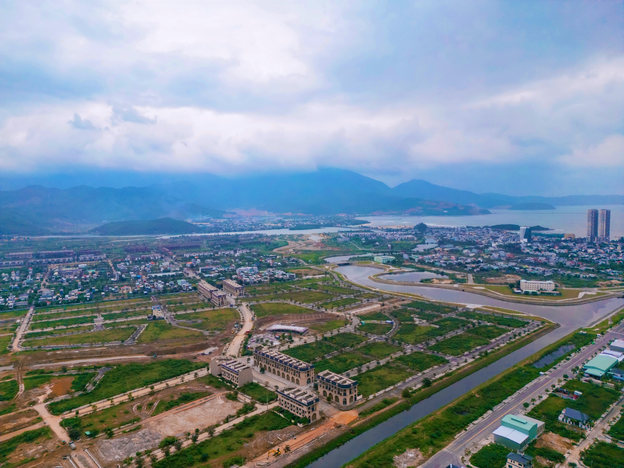 Gỡ vướng ph&aacute;p l&yacute; Dragon City Park, SDN & Regal Group ho&agrave;n tất sổ đỏ b&agrave;n giao kh&aacute;ch h&agrave;ng - Ảnh 1.
