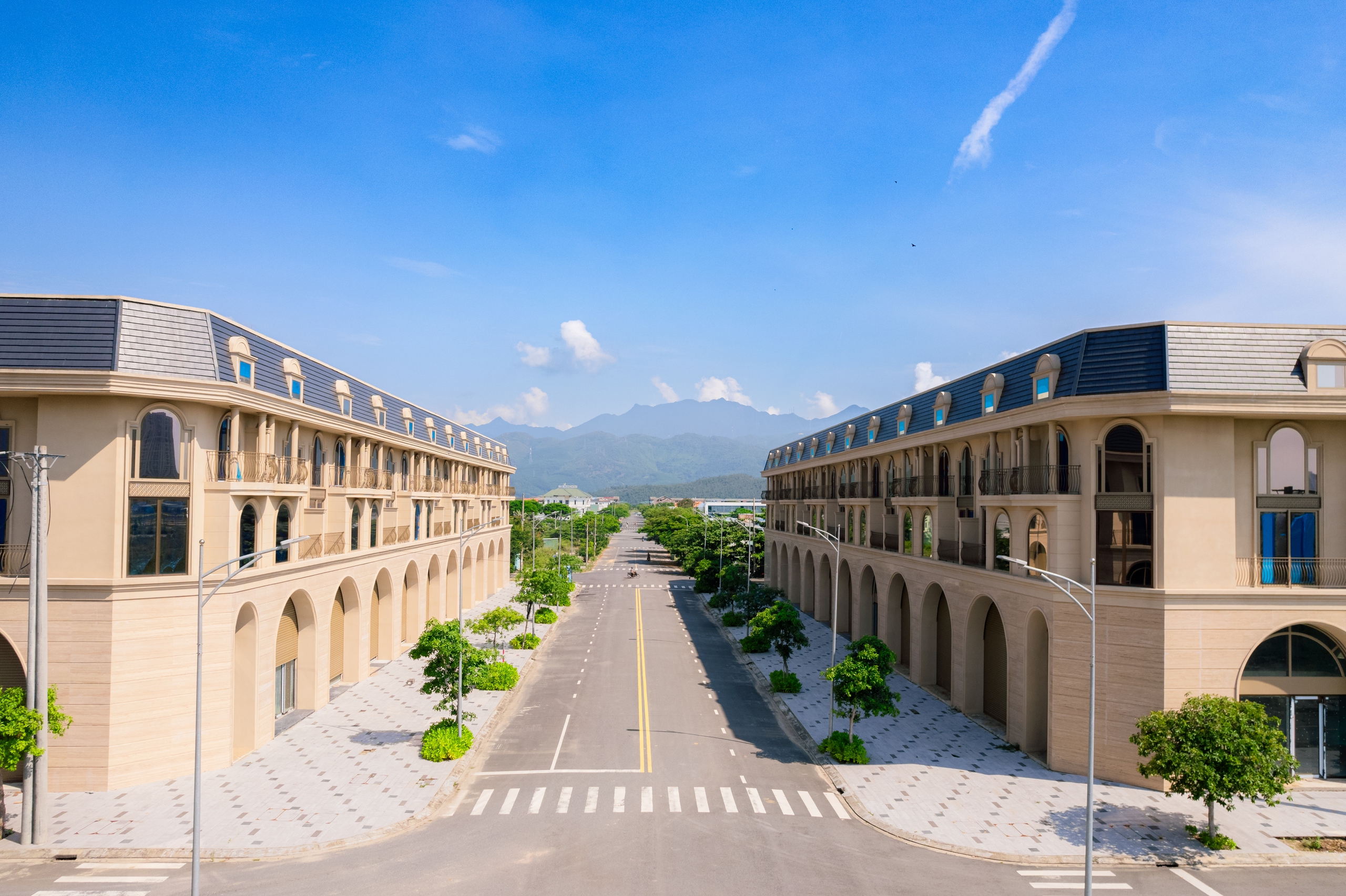 Gỡ vướng ph&aacute;p l&yacute; Dragon City Park, SDN & Regal Group ho&agrave;n tất sổ đỏ b&agrave;n giao kh&aacute;ch h&agrave;ng - Ảnh 3.