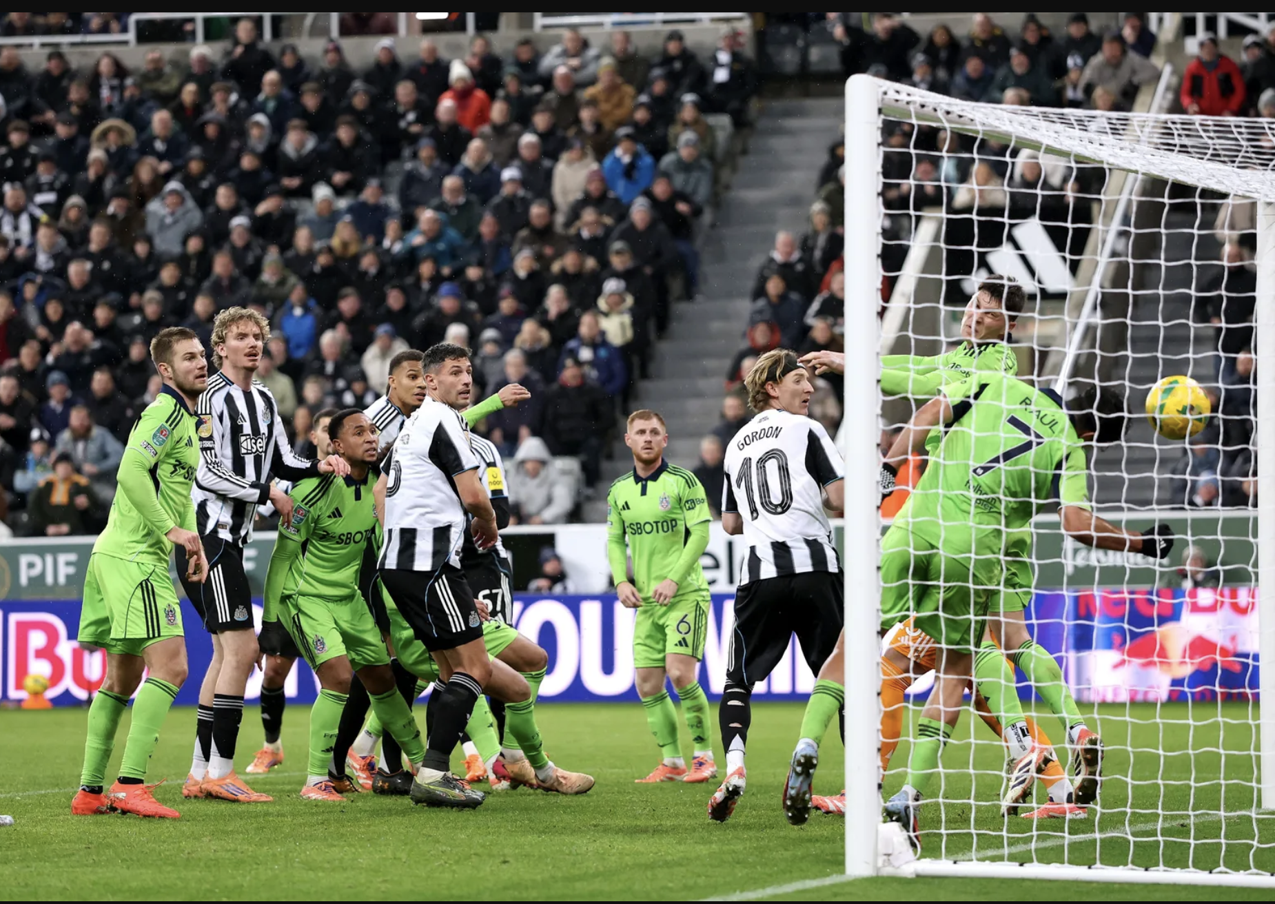 Nhẹ nh&agrave;ng vượt ải Brentford, Man City thẳng tiến b&aacute;n kết League Cup - Ảnh 6.