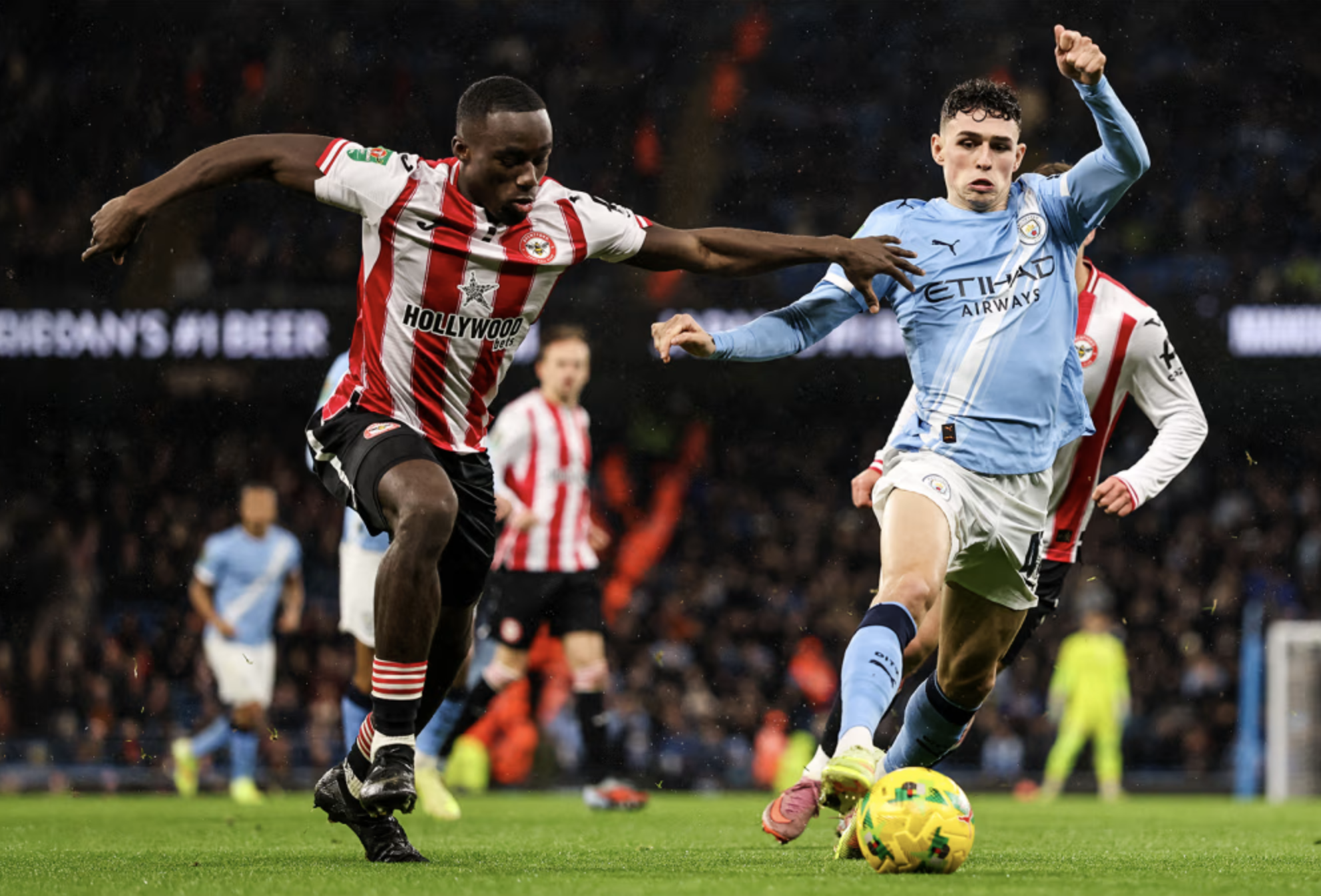 Nhẹ nh&agrave;ng vượt ải Brentford, Man City thẳng tiến b&aacute;n kết League Cup - Ảnh 2.