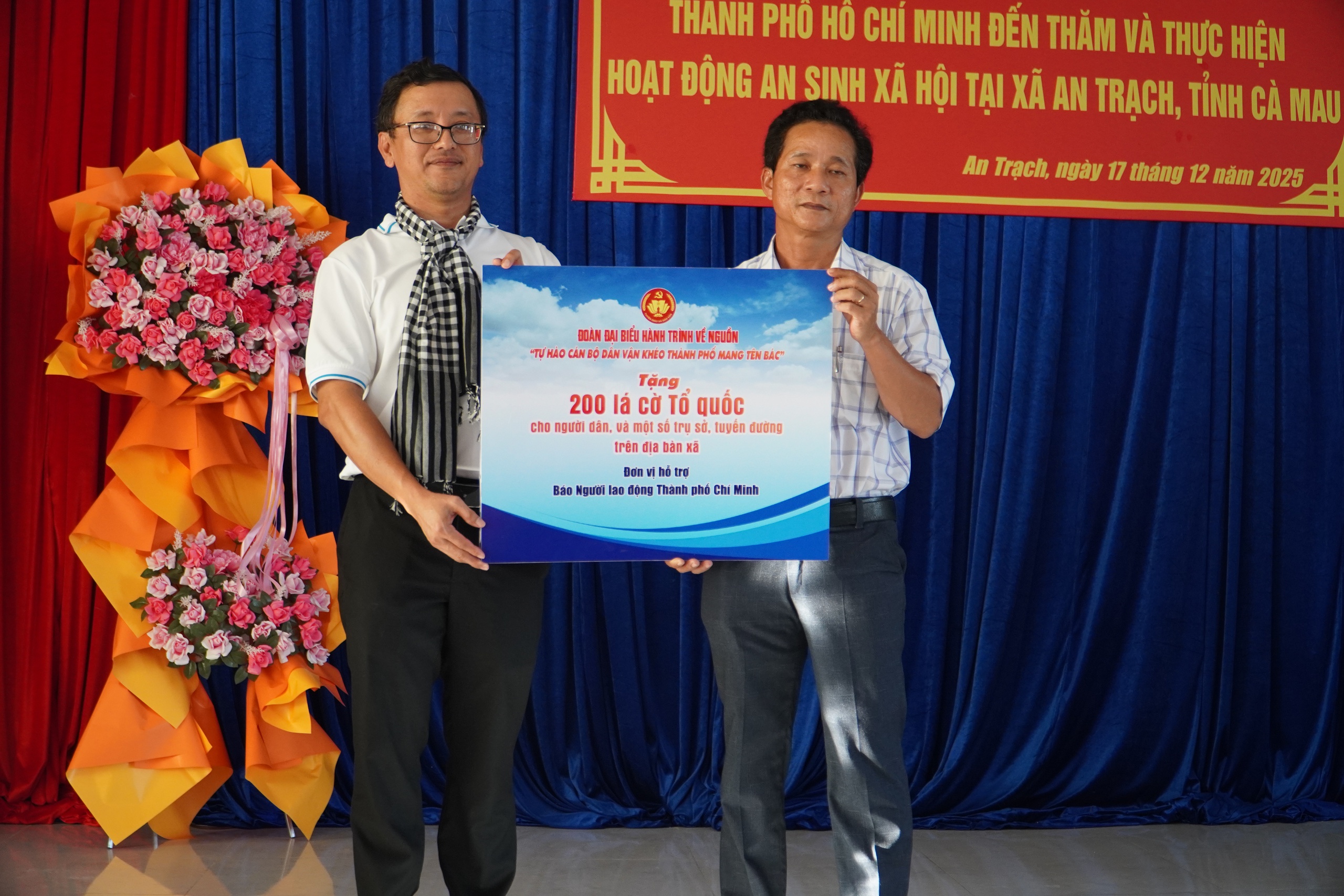 Nhiều hoạt động ý nghĩa của điển hình "Dân vận khéo" TPHCM tại Cà Mau - Ảnh 10.