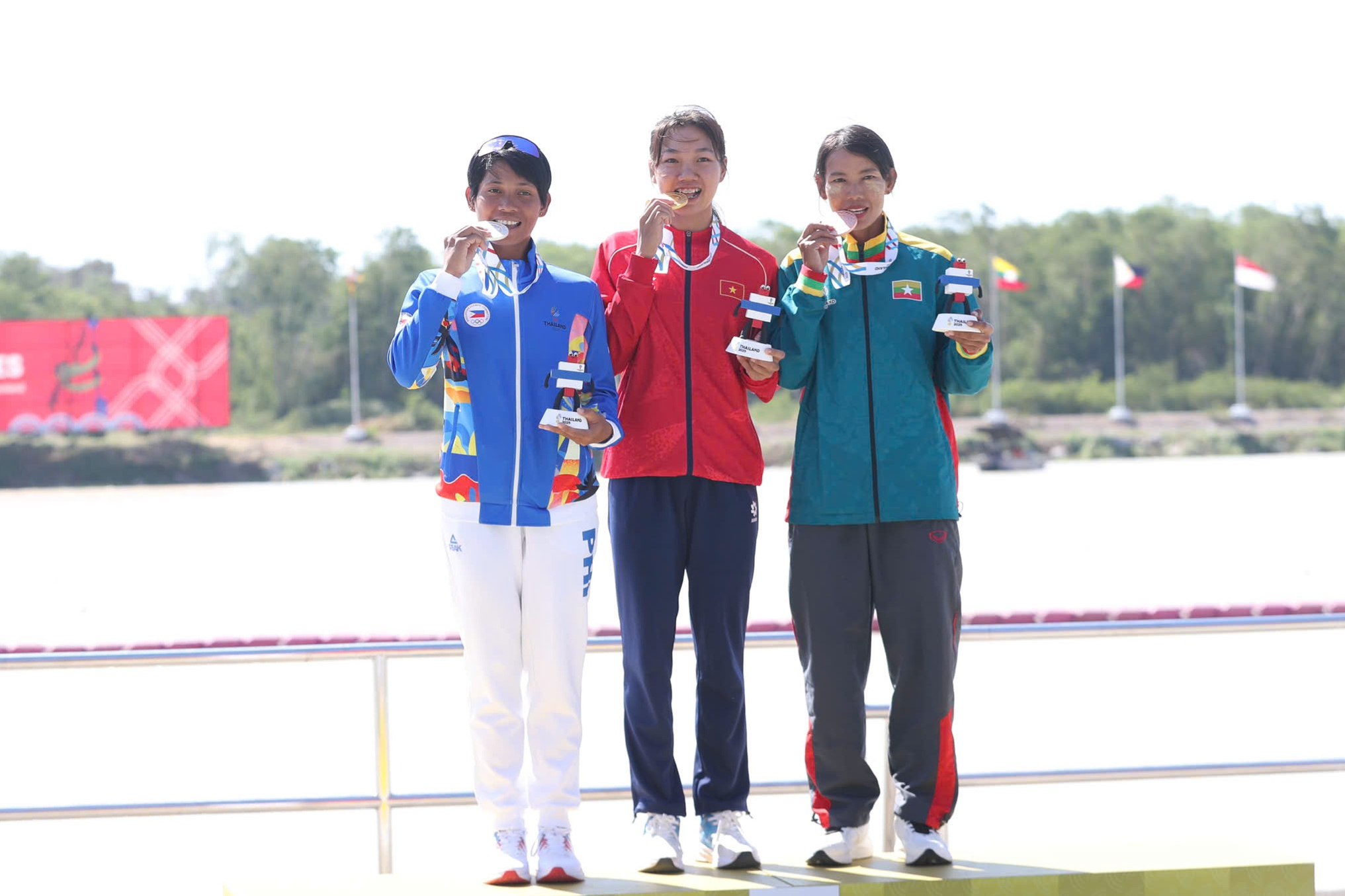 Tay ch&egrave;o nữ 19 tuổi th&agrave;nh nh&agrave; v&ocirc; địch SEA Games - Ảnh 1.