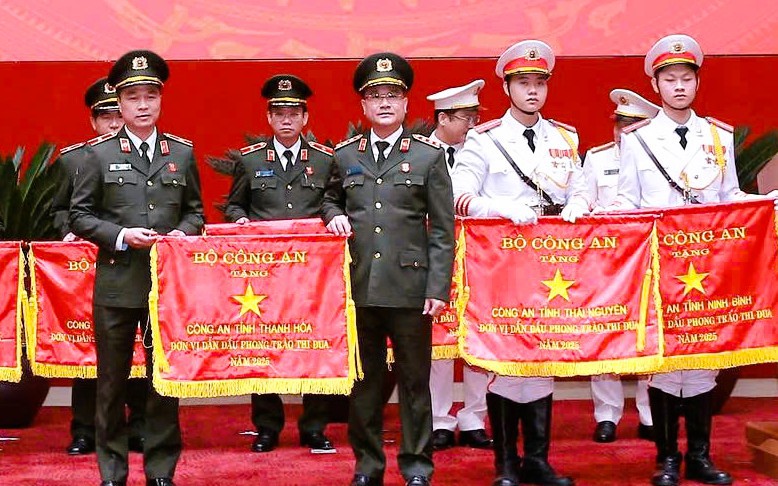 Giám đốc Công an Thanh Hóa Tô Anh Dũng được trao tặng Huân chương Chiến công hạng Nhất