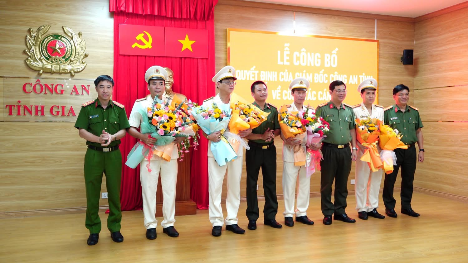 Công an tỉnh Gia Lai công bố quyết định điều động 4 phó trưởng phòng - Ảnh 1.