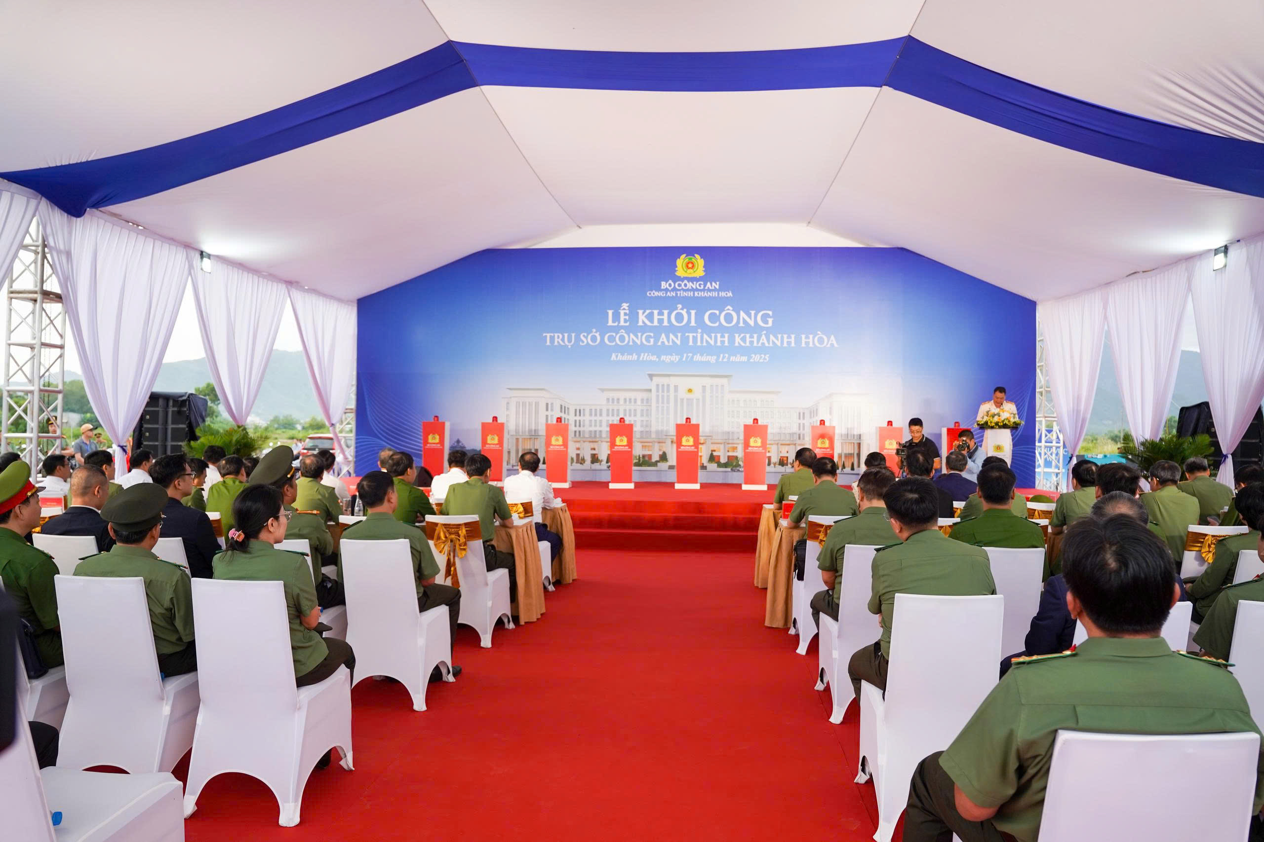 Bộ trưởng Lương Tam Quang dự lễ khởi c&ocirc;ng x&acirc;y dựng Trụ sở C&ocirc;ng an tỉnh Kh&aacute;nh H&ograve;a - Ảnh 2.