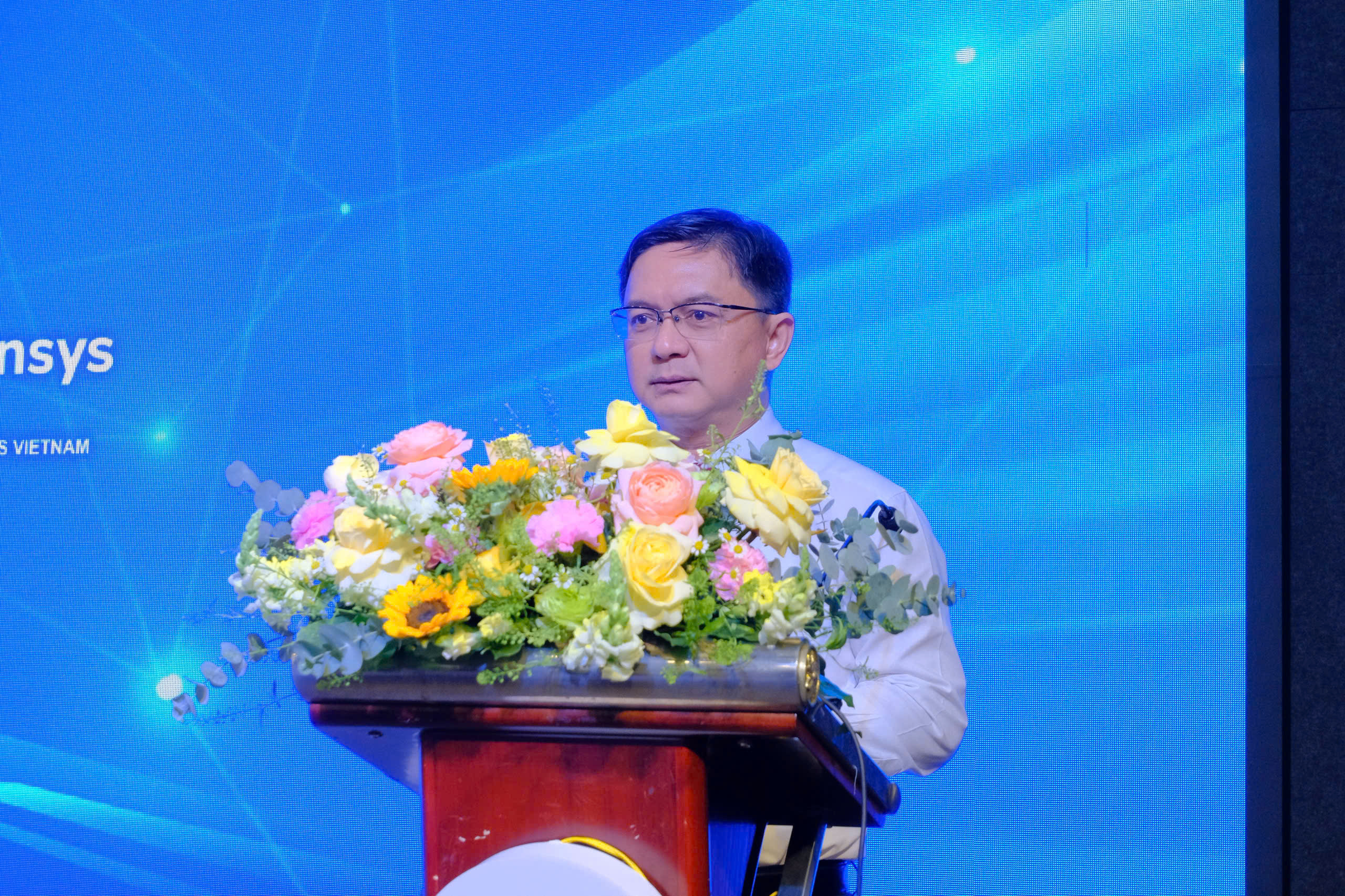 Tham vọng b&aacute;n dẫn của Việt Nam v&agrave; b&agrave;i to&aacute;n 100.000 kỹ sư - Ảnh 2.