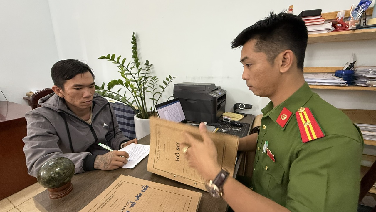 Bắt giữ đ&ocirc;i t&igrave;nh nh&acirc;n trộm cắp t&agrave;i sản tại Đắk Lắk v&agrave; Đồng Nai - Ảnh 1.