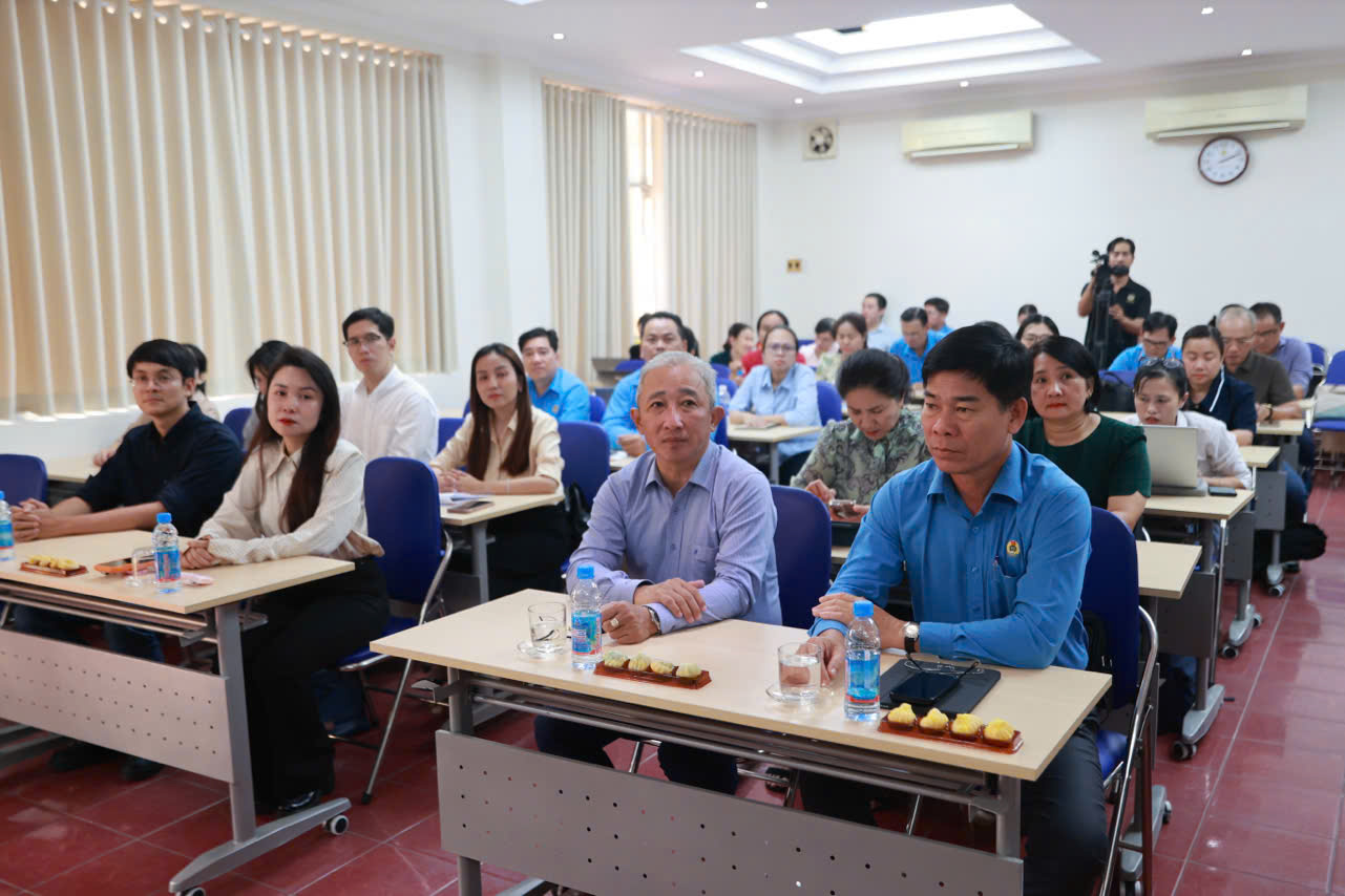 Khởi động chương tr&igrave;nh 
