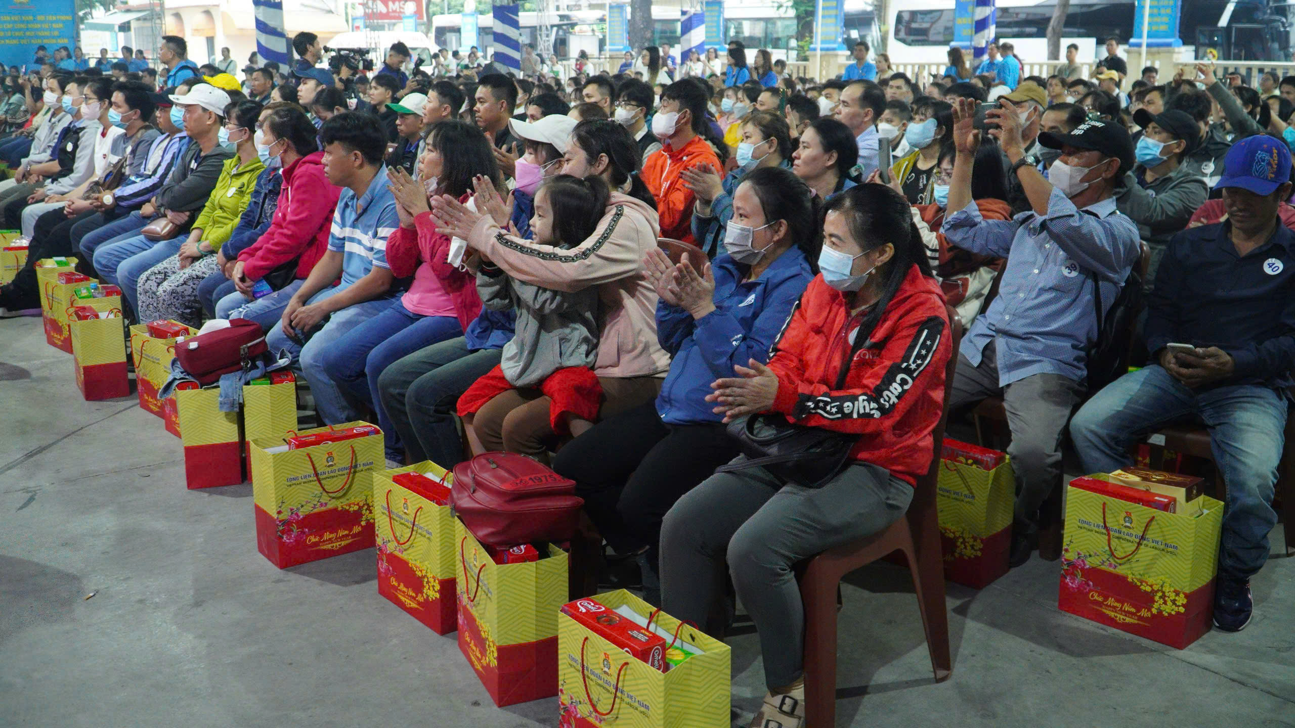 Khởi động chương tr&igrave;nh 