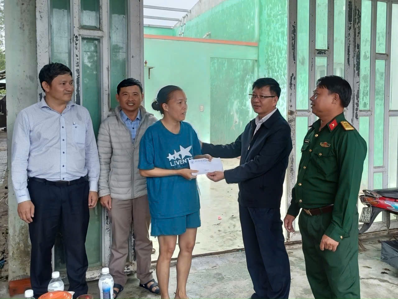 Lốc x&oacute;ay bất ngờ tại Đ&agrave; Nẵng g&acirc;y thiệt hại nặng cho 4 hộ d&acirc;n - Ảnh 6.