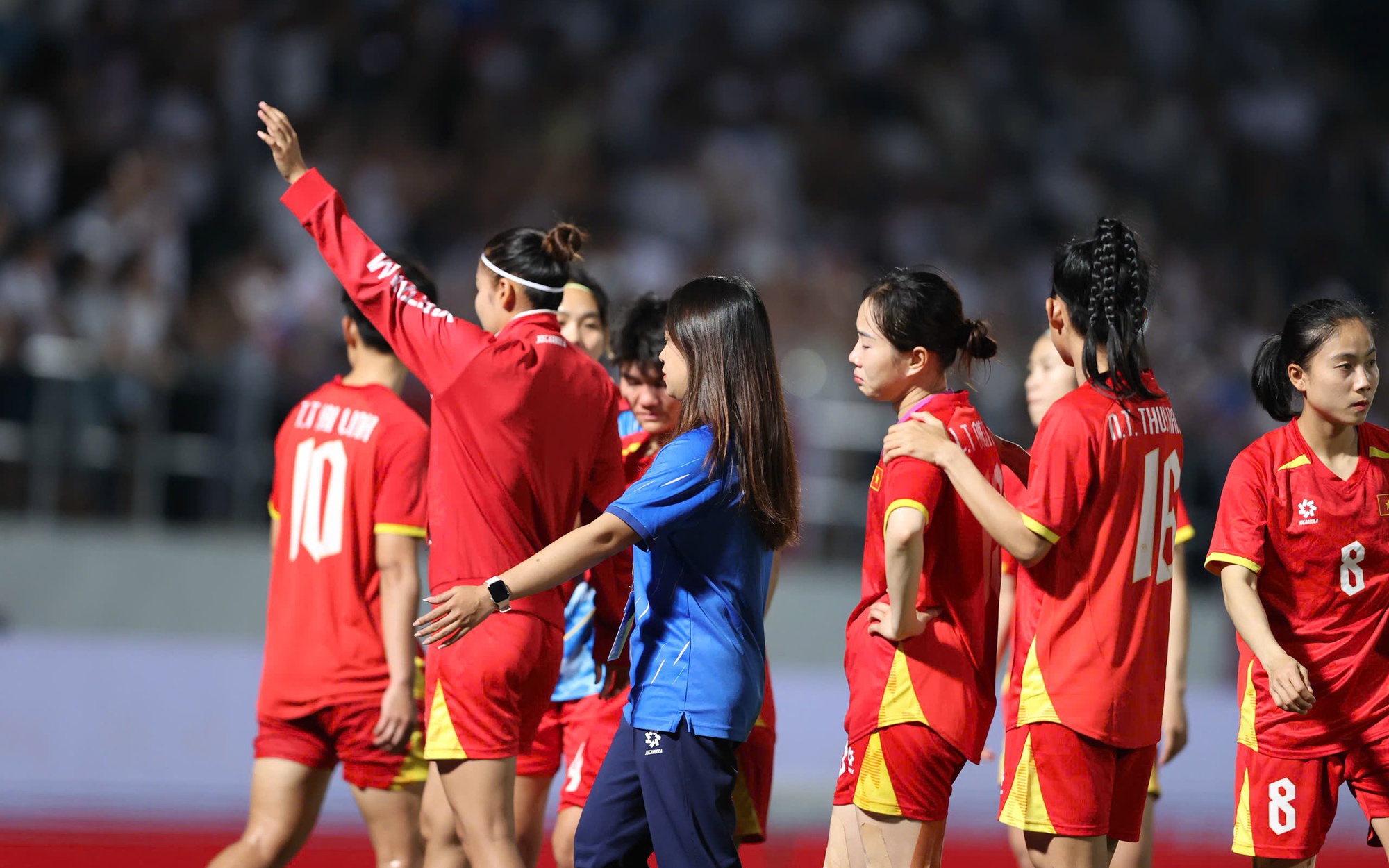Tuyển bóng đá nữ Việt Nam vẫn ngẩng cao đầu dù không bảo vệ được HCV SEA Games