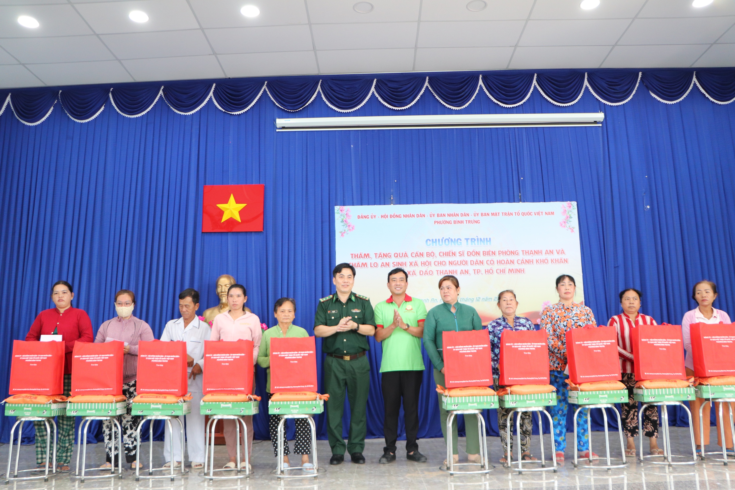 TPHCM: Phường Bình Trưng bày tỏ tình cảm đến người dân xã Thạnh An - Ảnh 5.