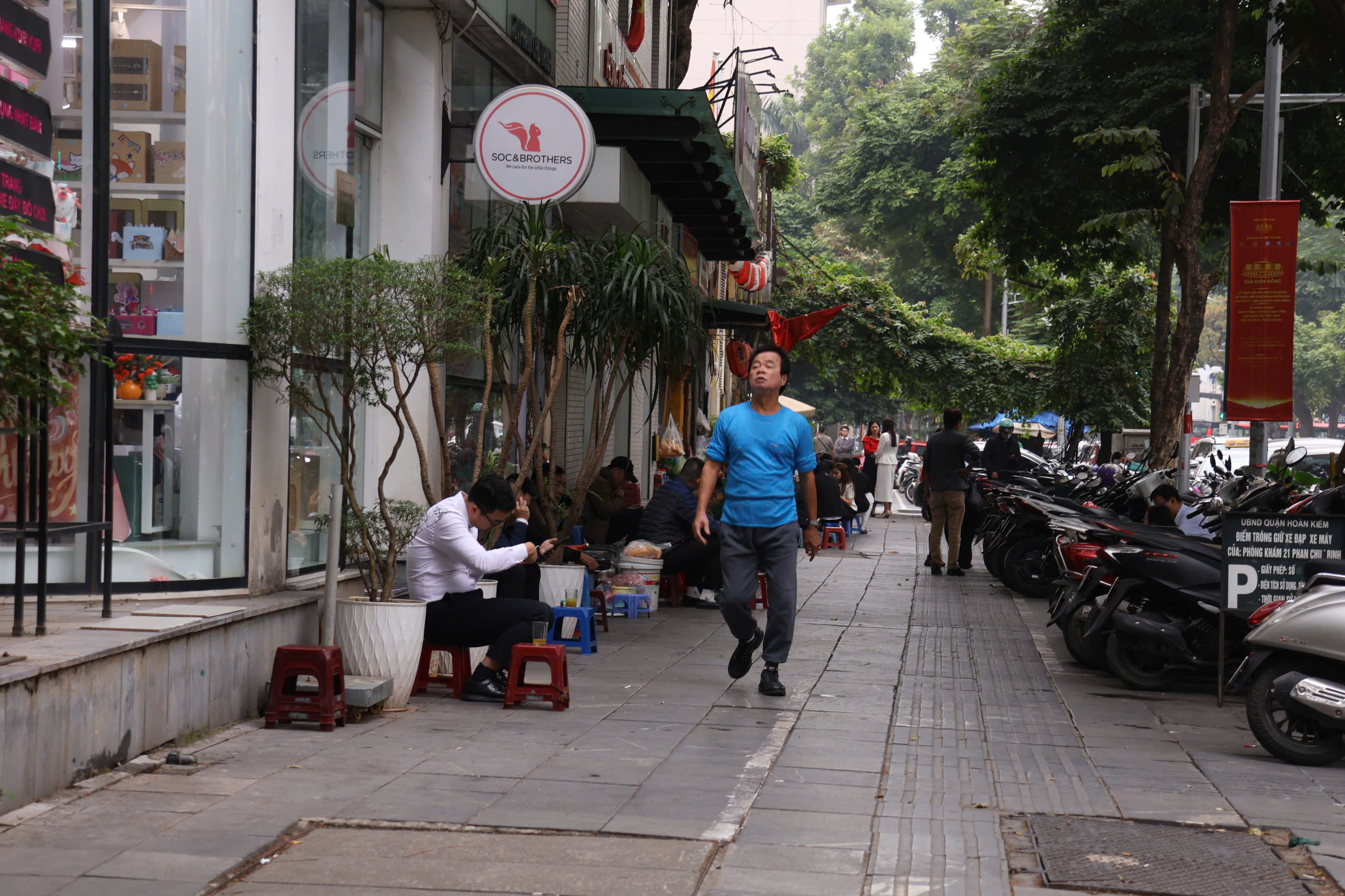 TP Hà Nội ra quân giành lại vỉa hè cho người đi bộ sau 1 tuần nỗ lực - Ảnh 6.