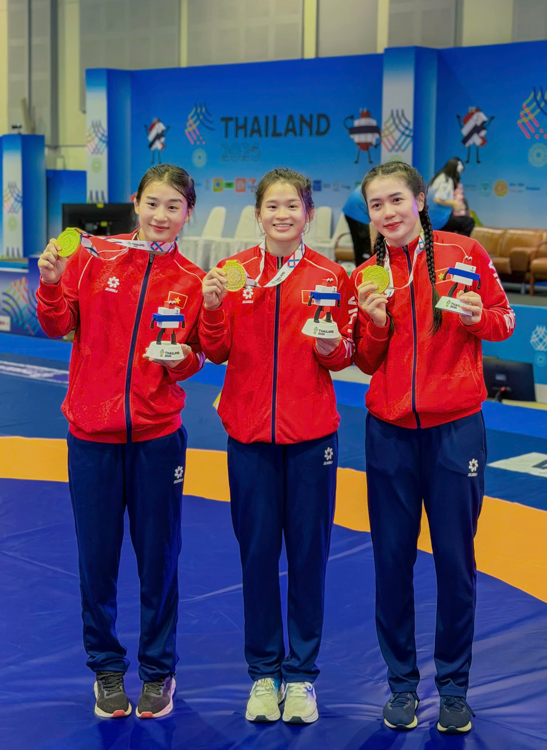 Kỳ t&iacute;ch SEA Games 33: Ba chị em ruột ở Huế c&ugrave;ng đoạt huy chương v&agrave;ng - Ảnh 2.