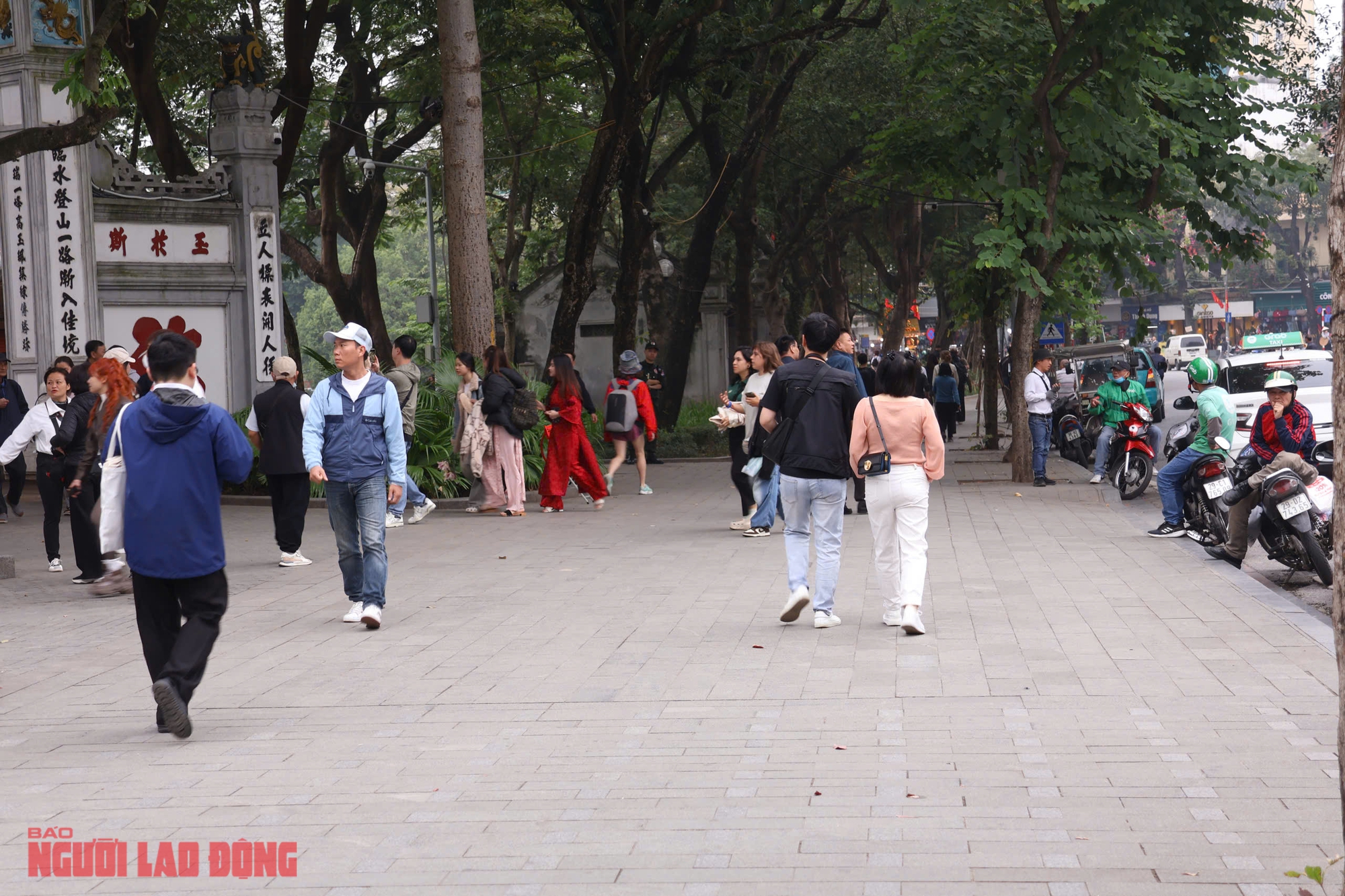 TP Hà Nội ra quân giành lại vỉa hè cho người đi bộ sau 1 tuần nỗ lực - Ảnh 2.