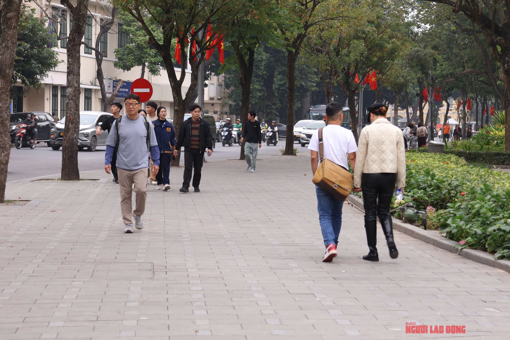 TP Hà Nội ra quân giành lại vỉa hè cho người đi bộ sau 1 tuần nỗ lực - Ảnh 3.